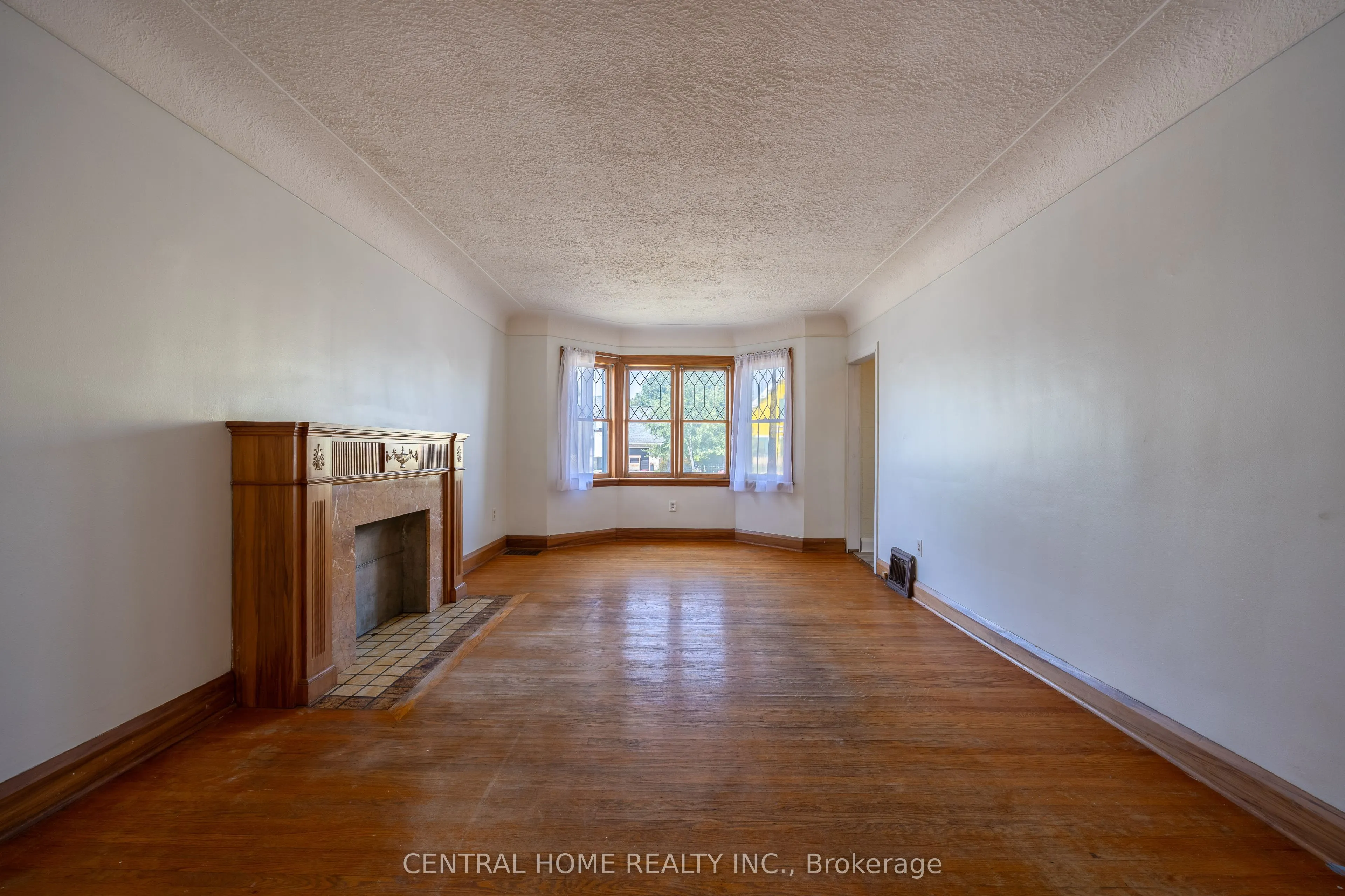 1650 King Street E, #Main