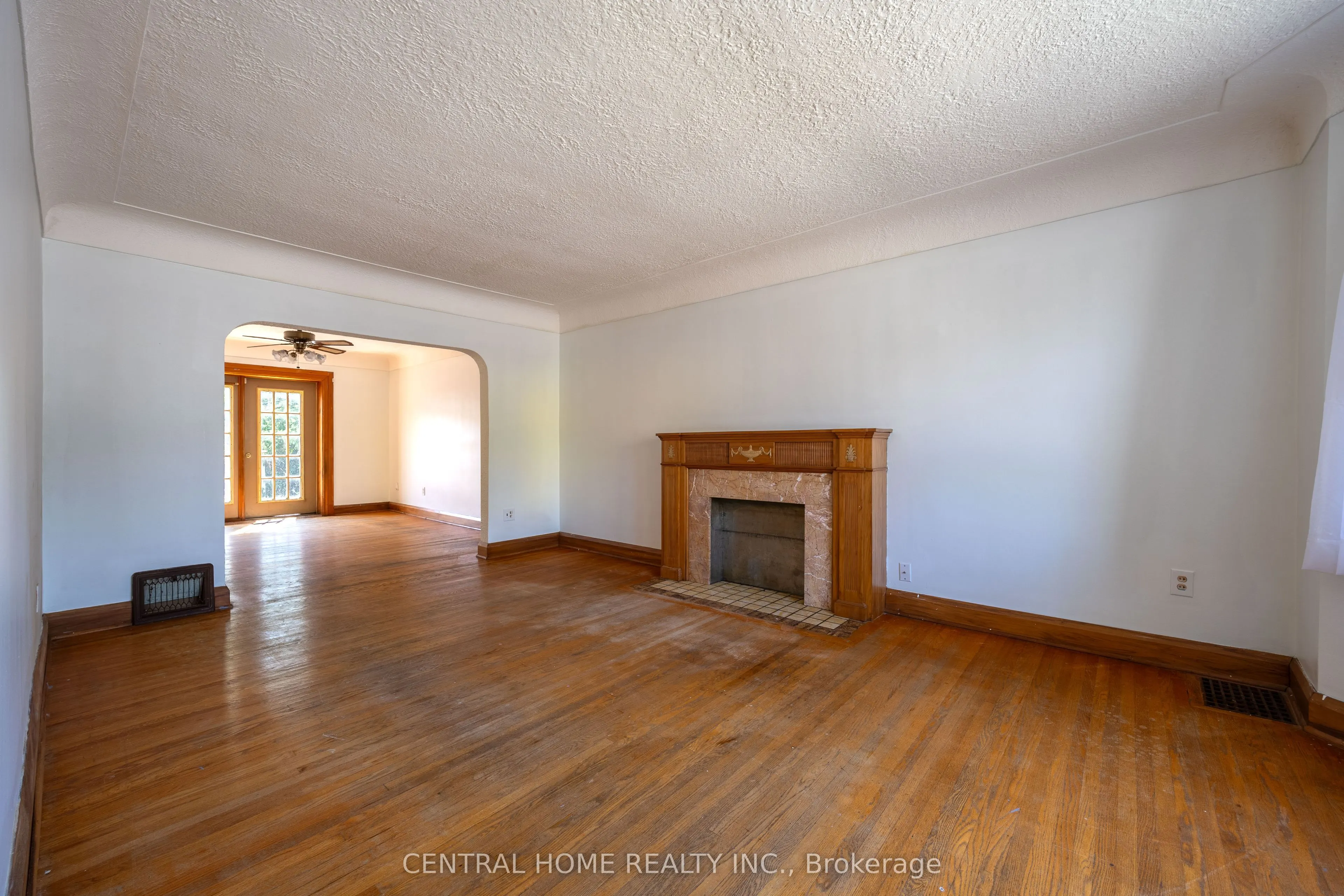 1650 King Street E, #Main