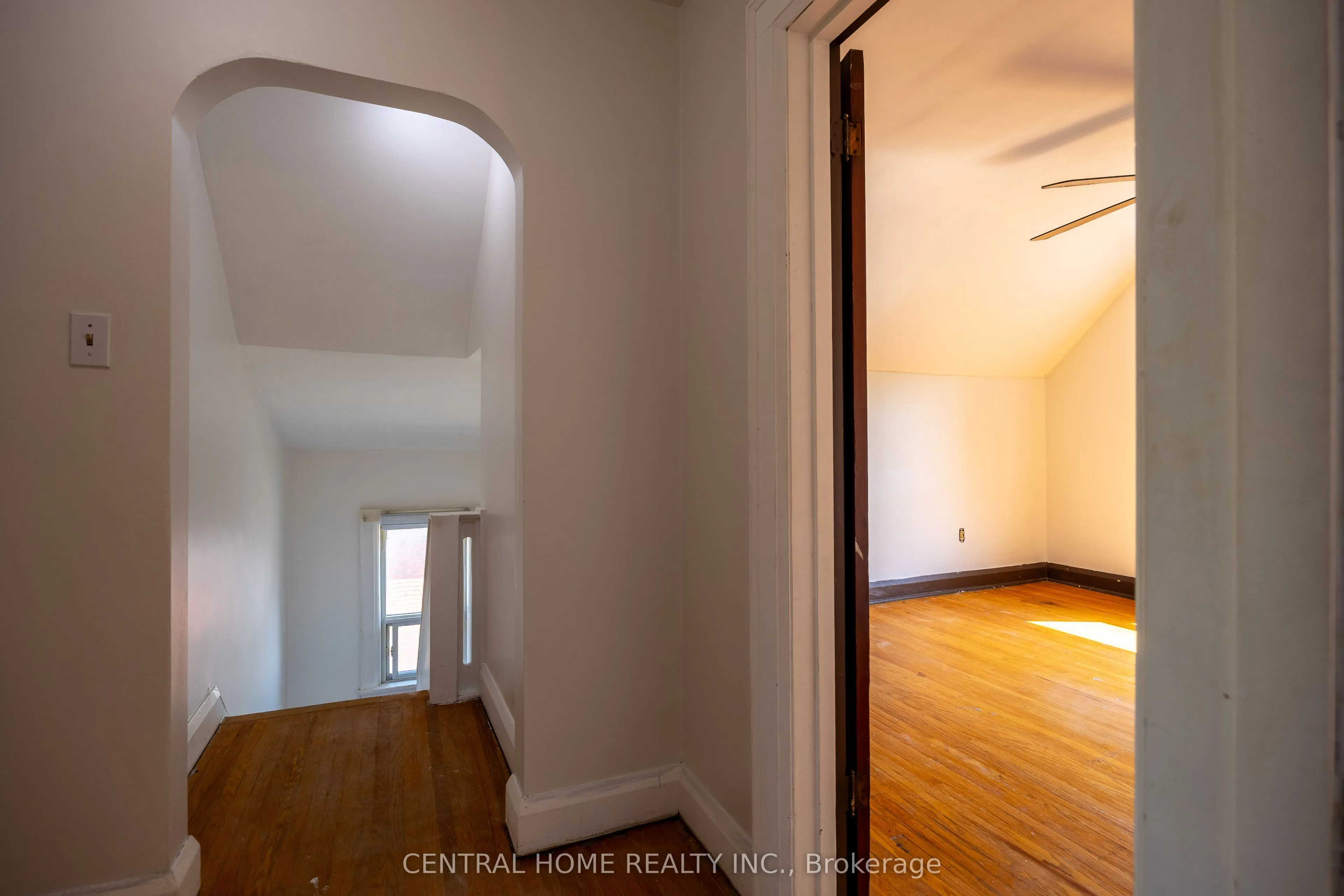 1650 King Street E, #Main