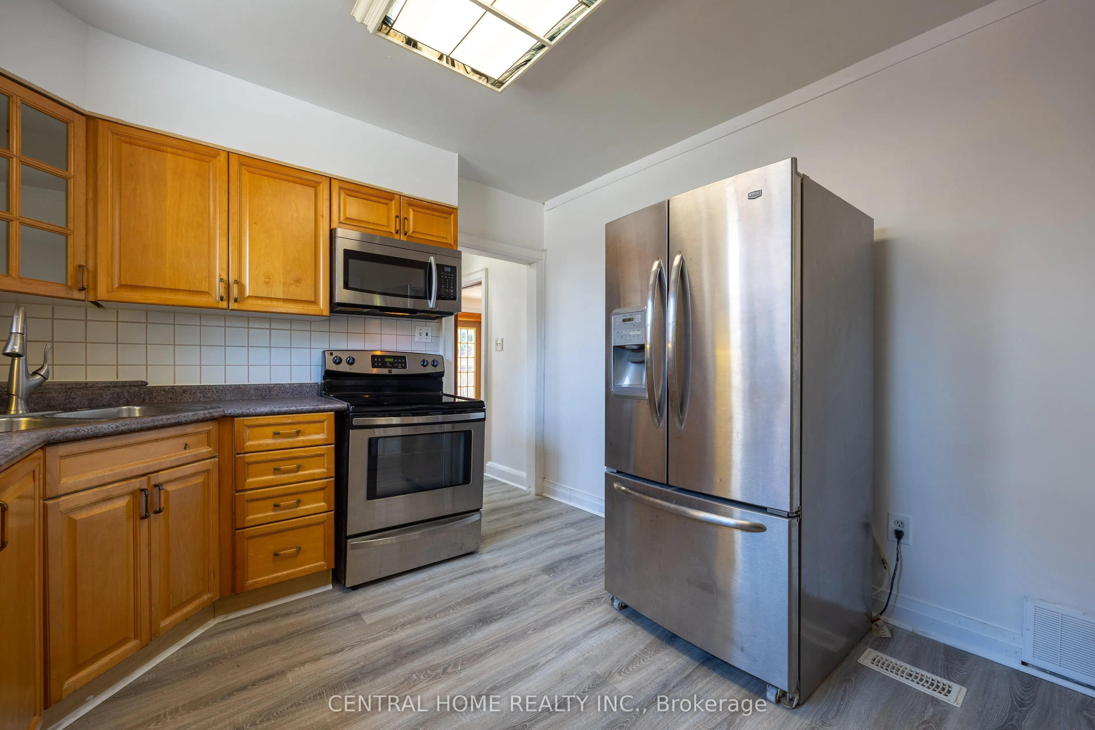 1650 King Street E, #Main