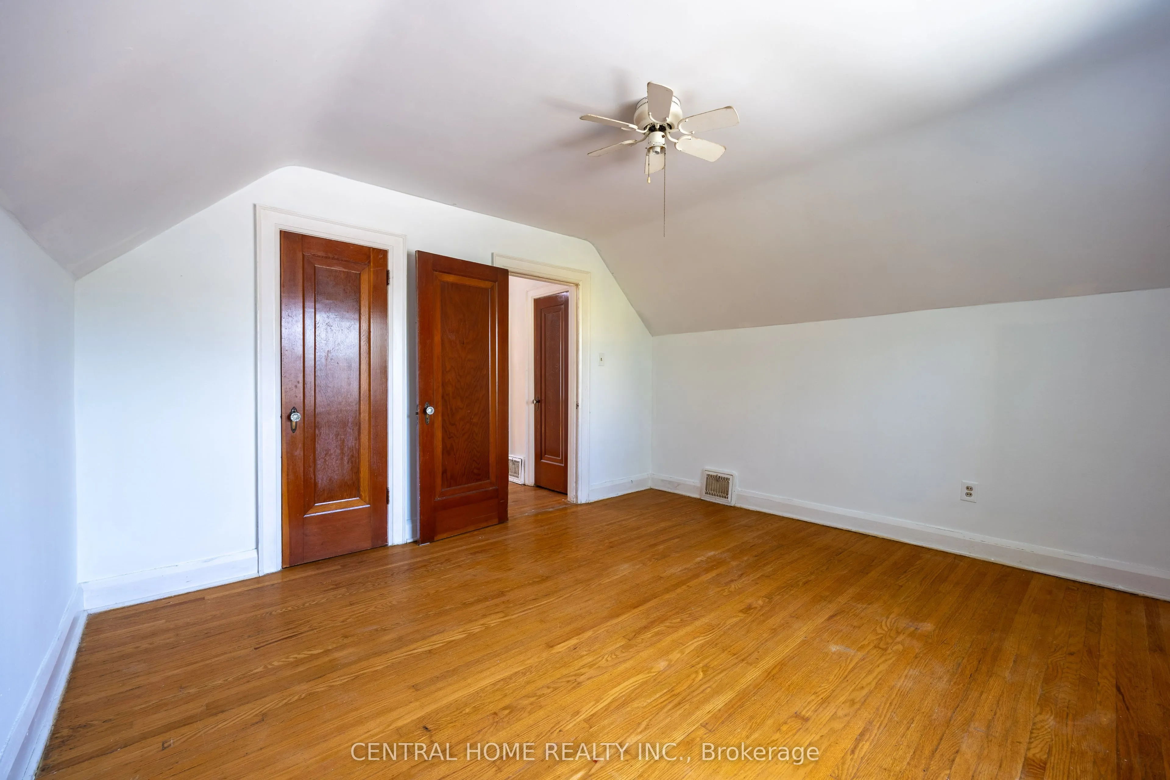 1650 King Street E, #Main