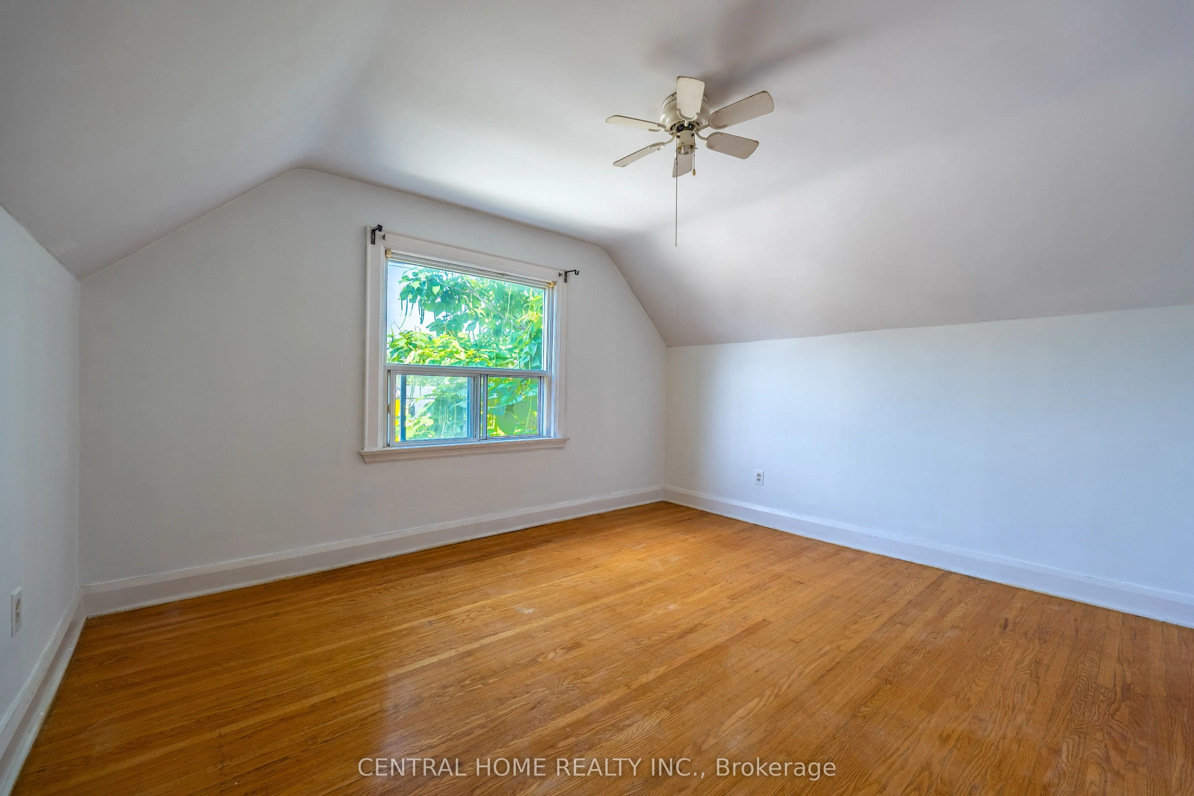 1650 King Street E, #Main