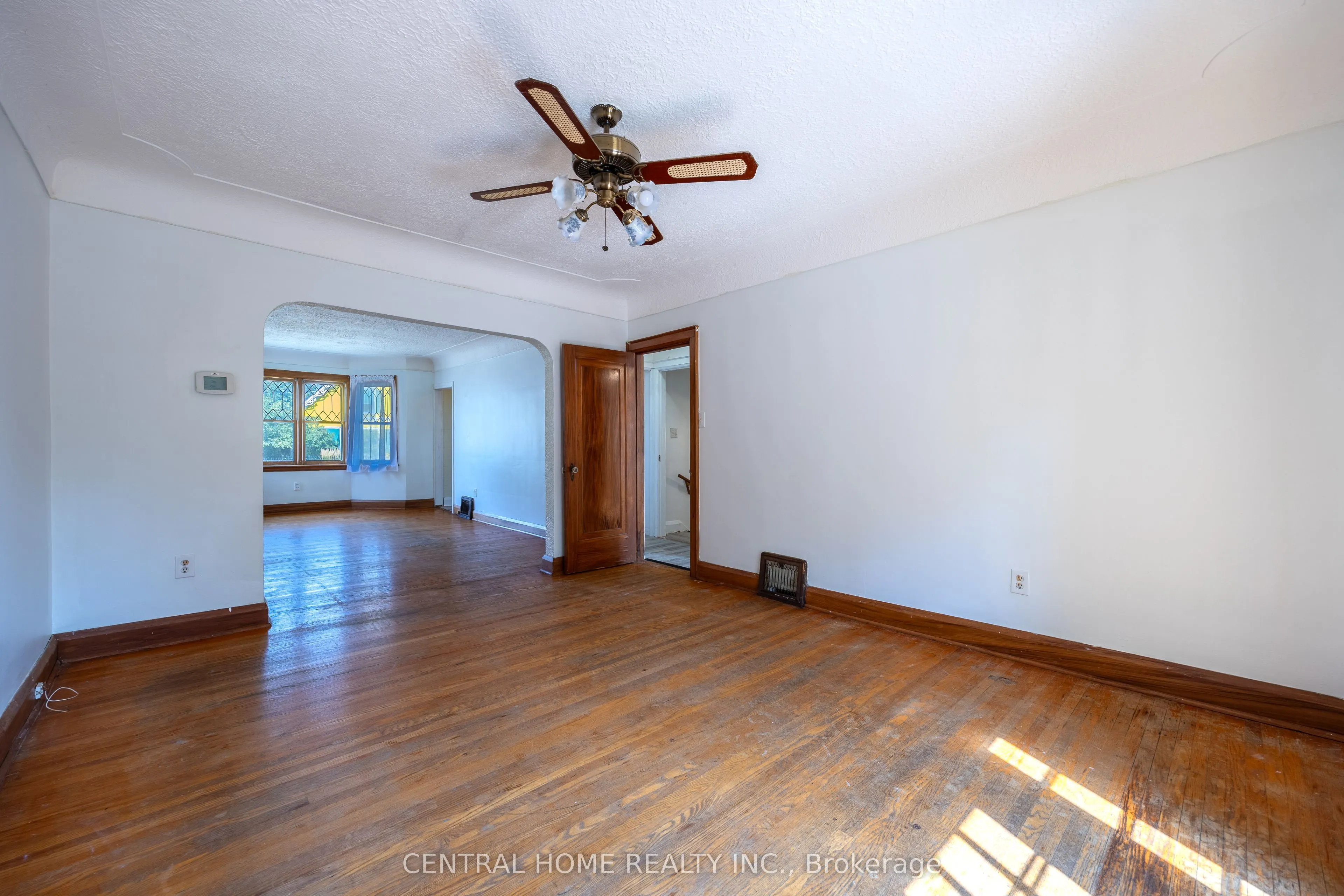 1650 King Street E, #Main