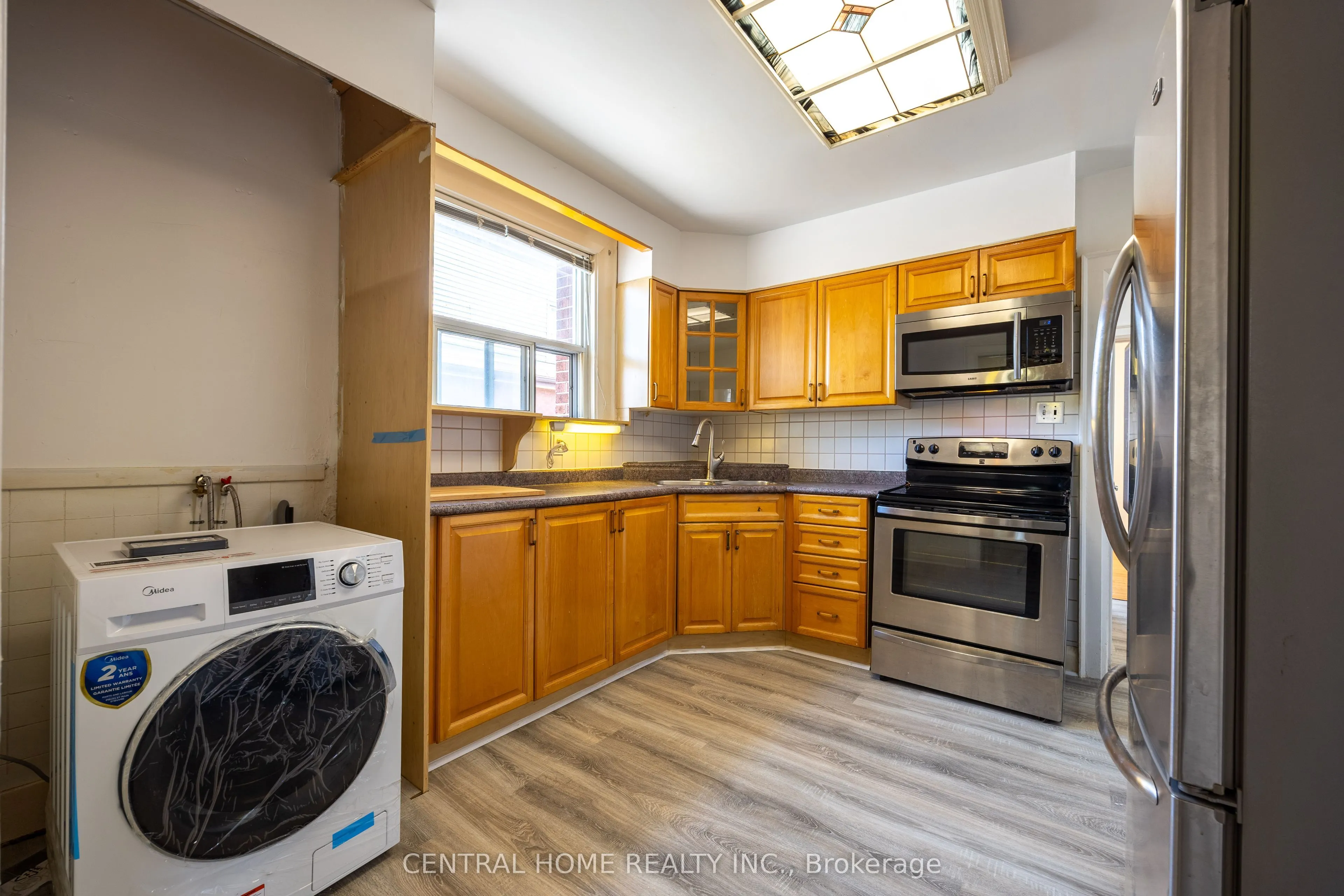 1650 King Street E, #Main