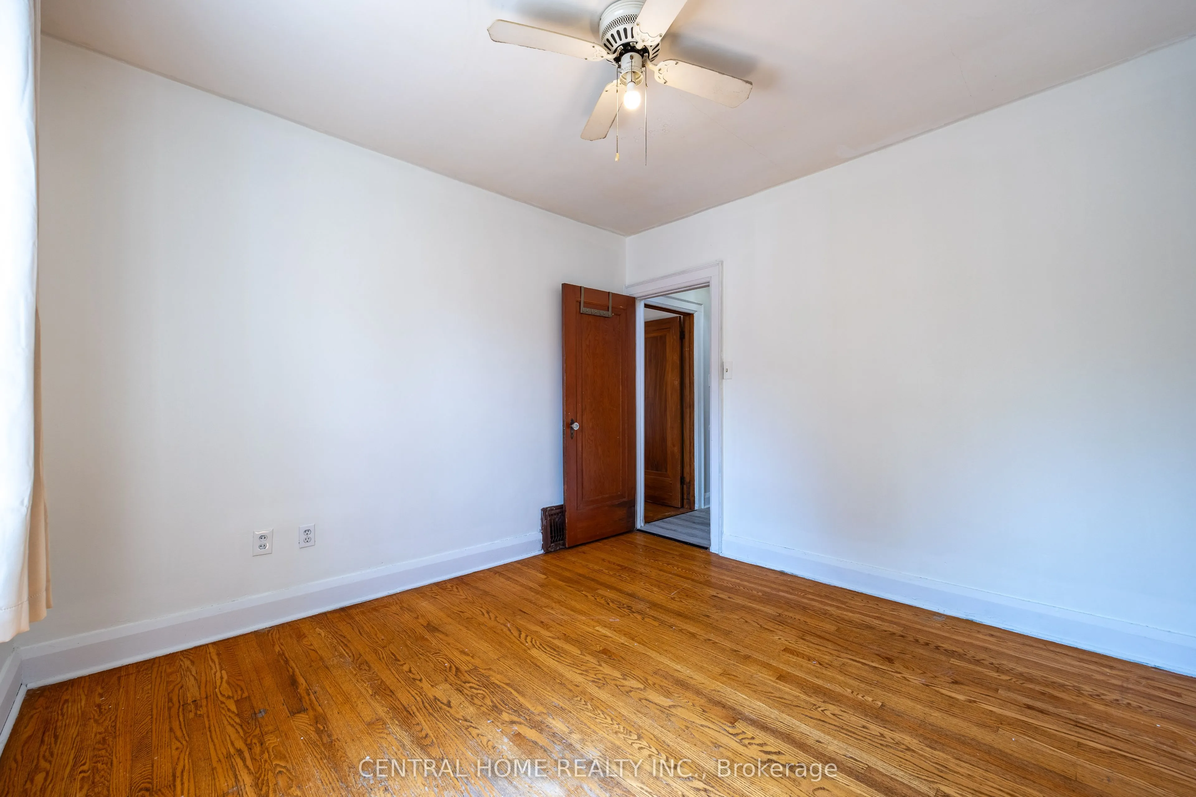 1650 King Street E, #Main