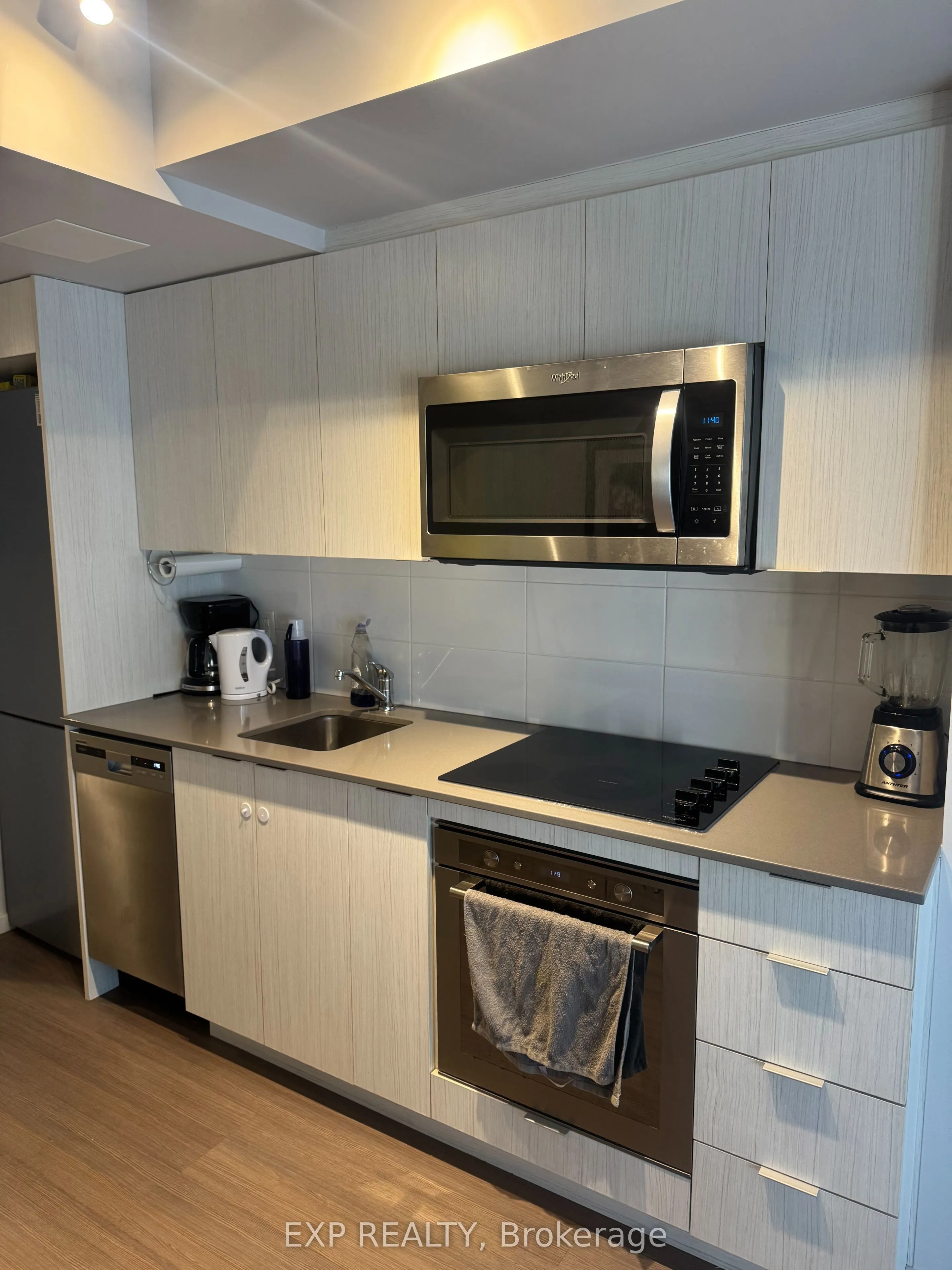 105 Champagne Avenue, #1102