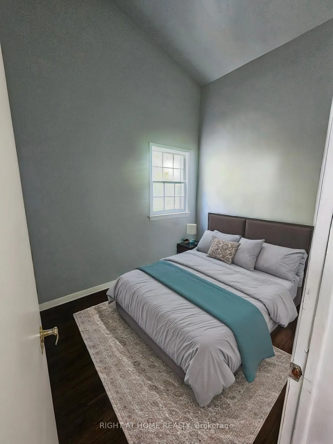 302 Westcourt Place, #32
