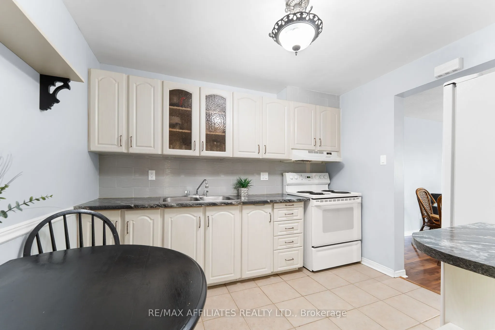 2 Tedwyn Drive