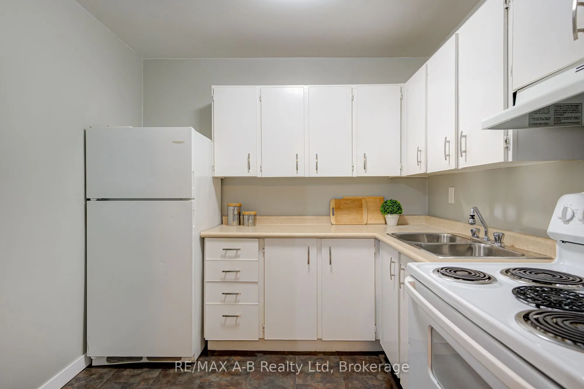 583 Mornington Avenue, #101