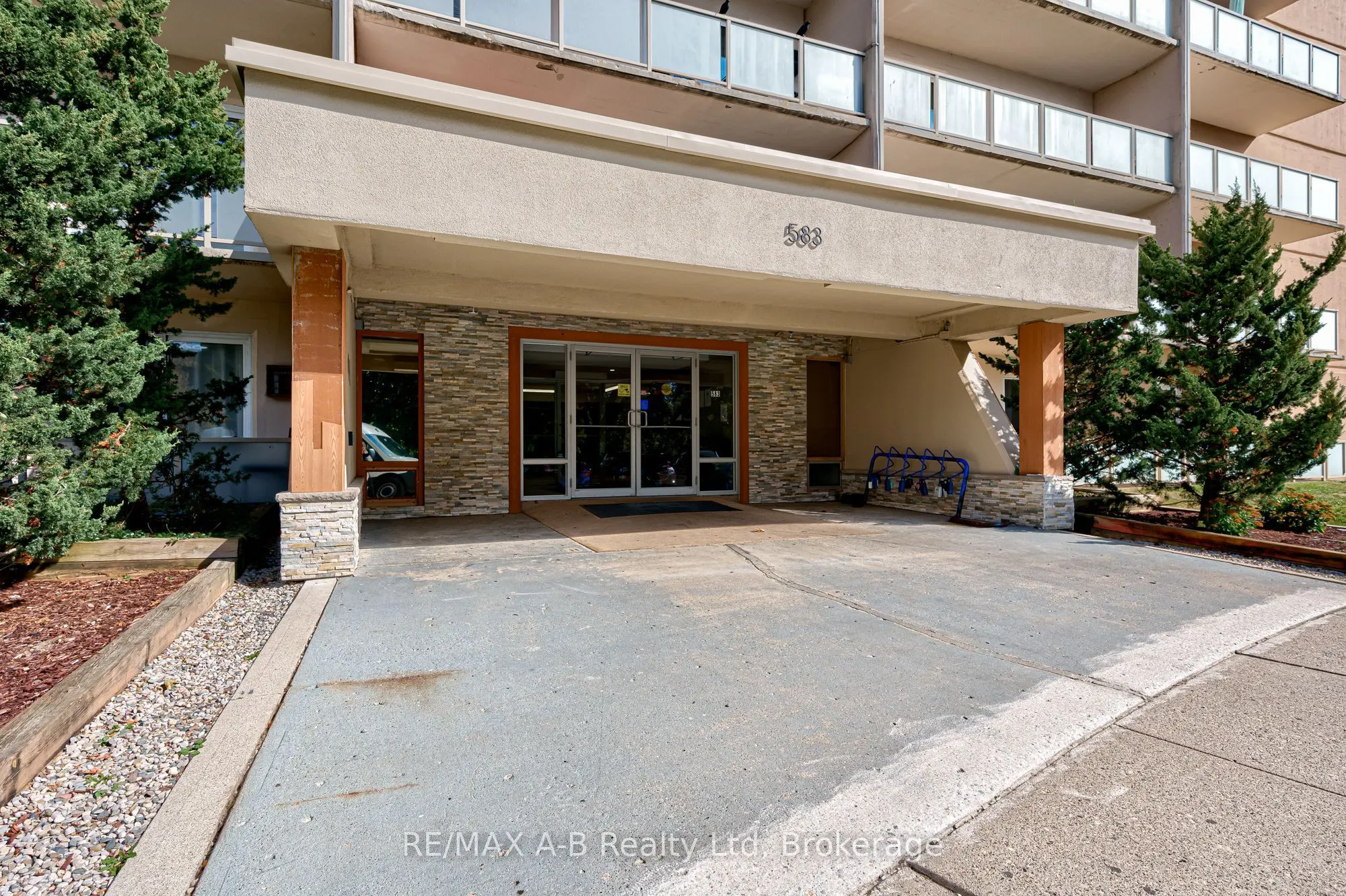 583 Mornington Avenue, #101