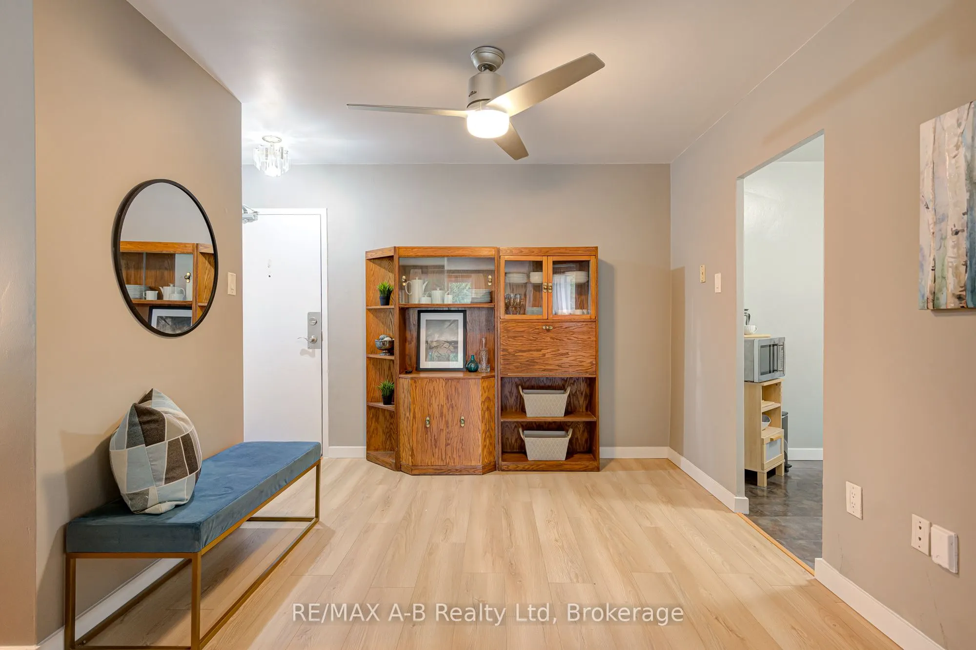 583 Mornington Avenue, #101