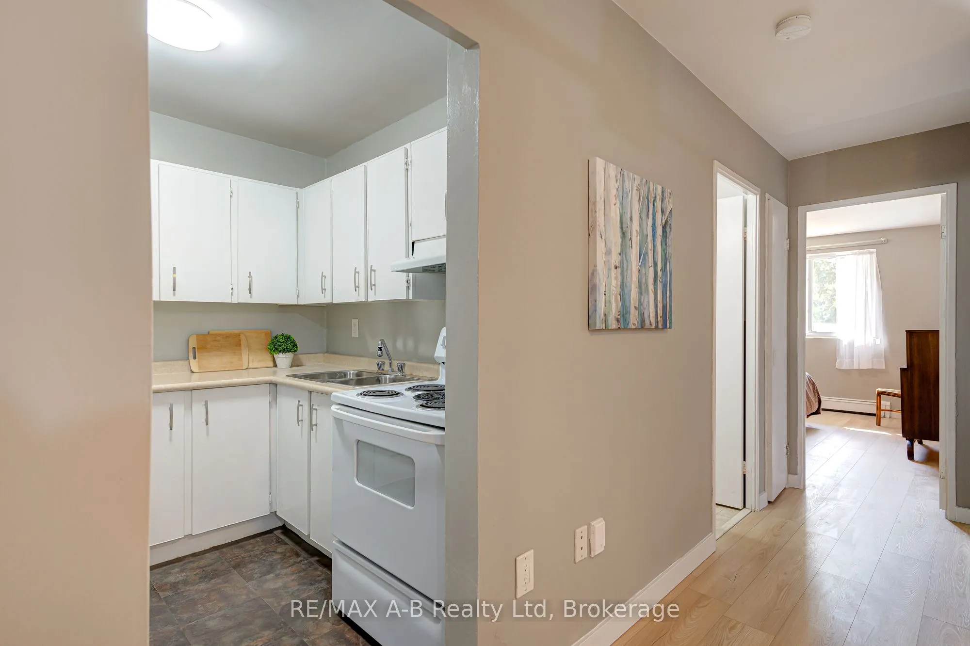 583 Mornington Avenue, #101