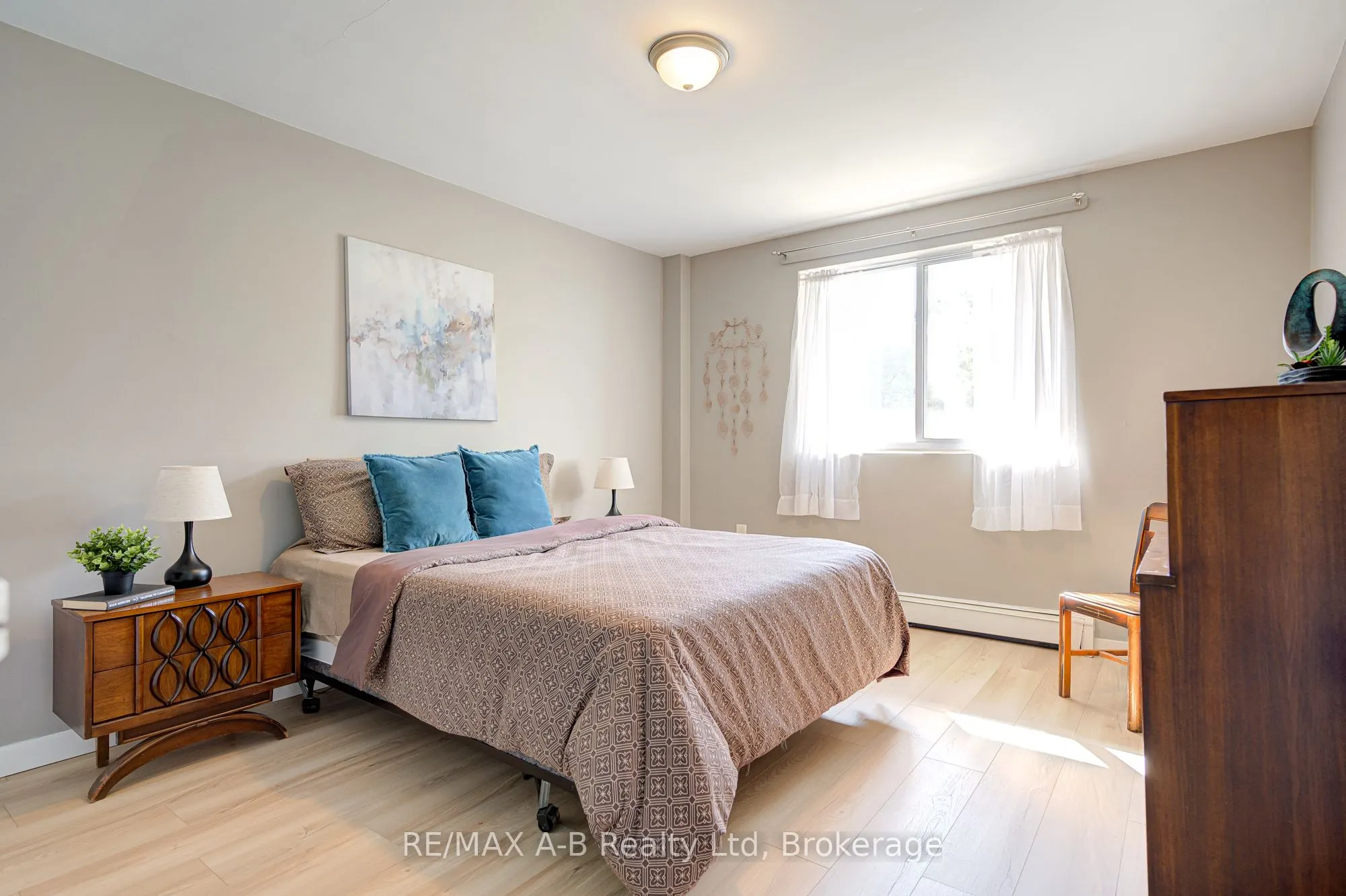 583 Mornington Avenue, #101