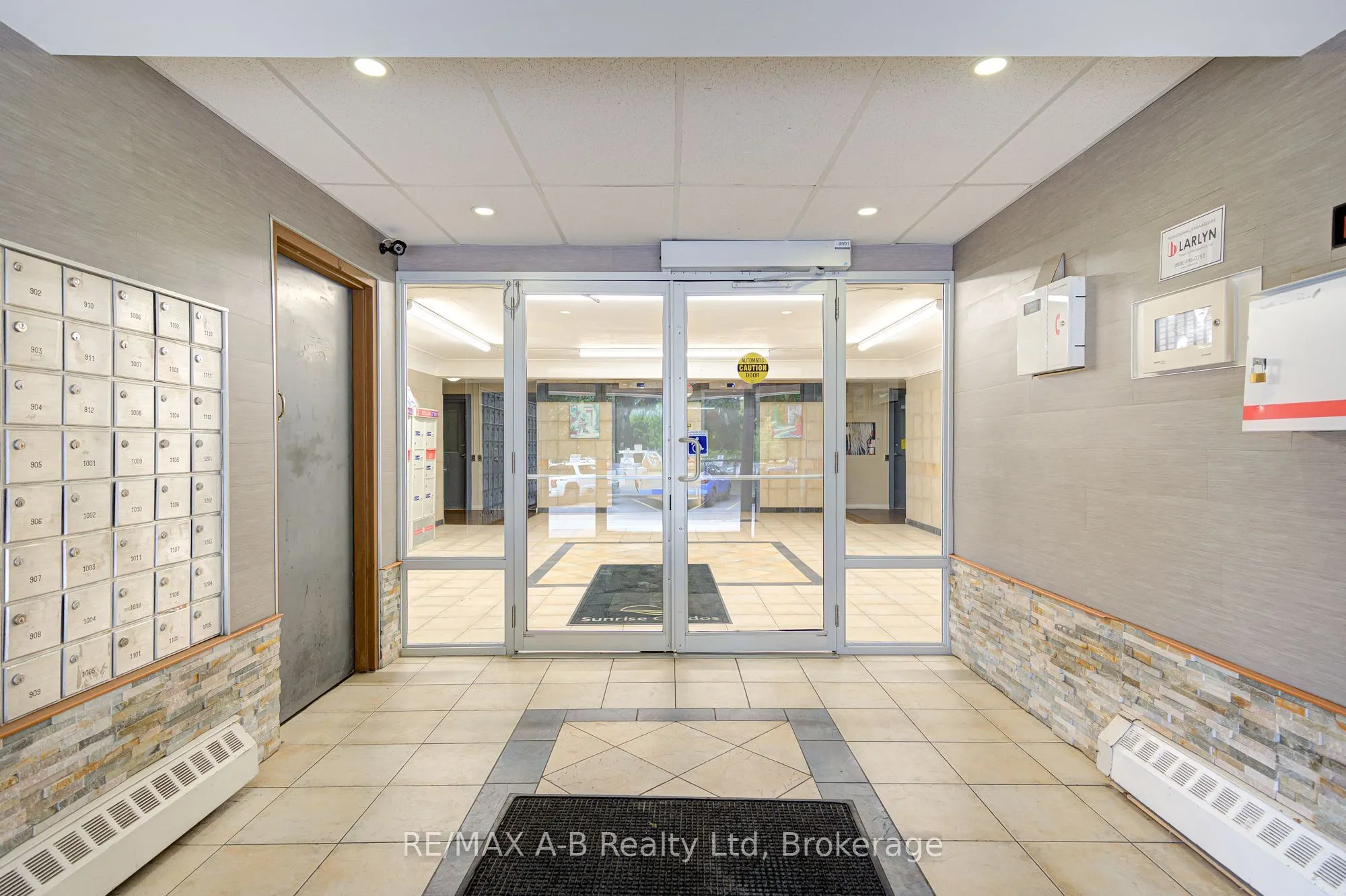 583 Mornington Avenue, #101