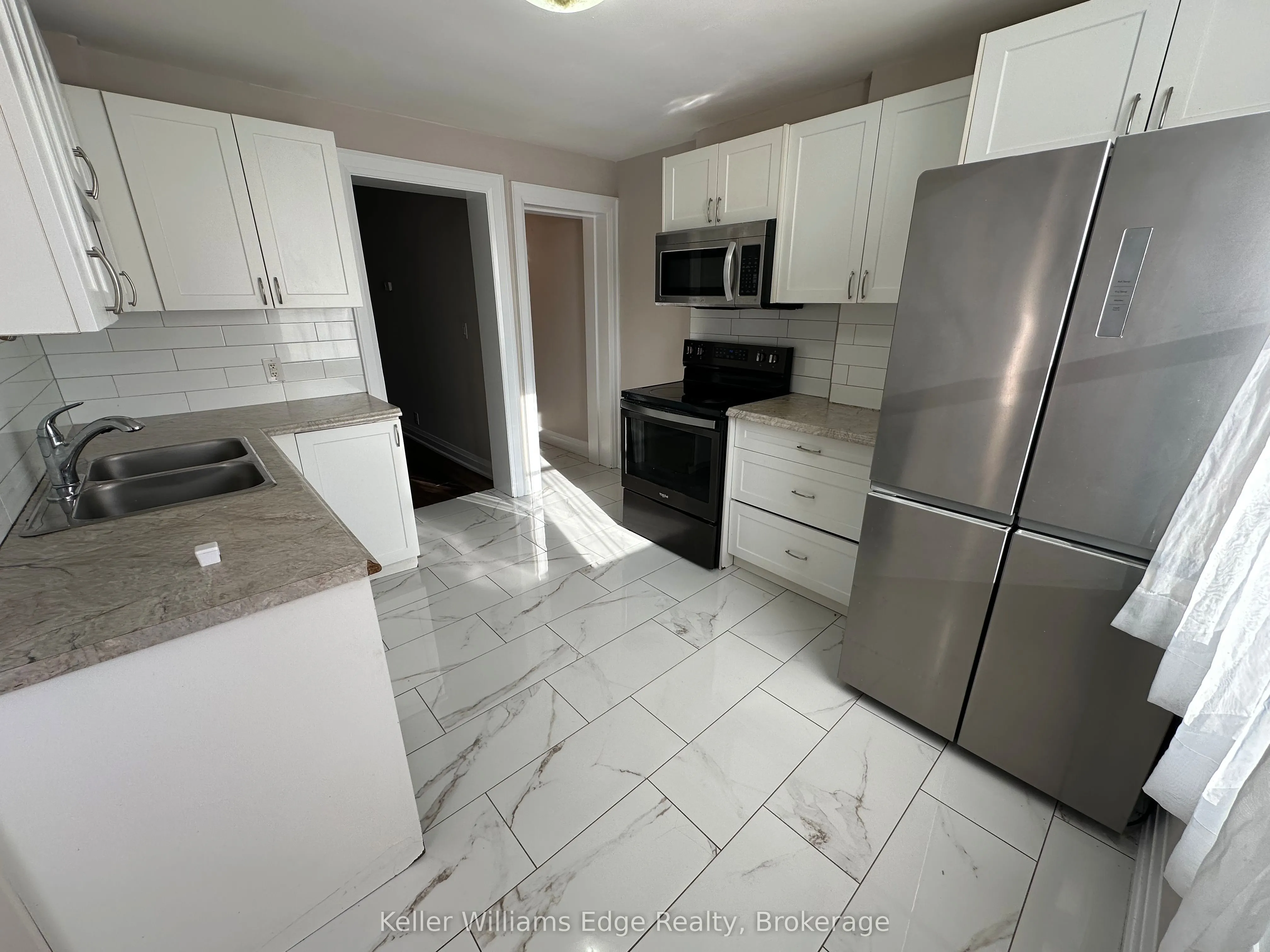 104 Rosslyn Avenue N, #1