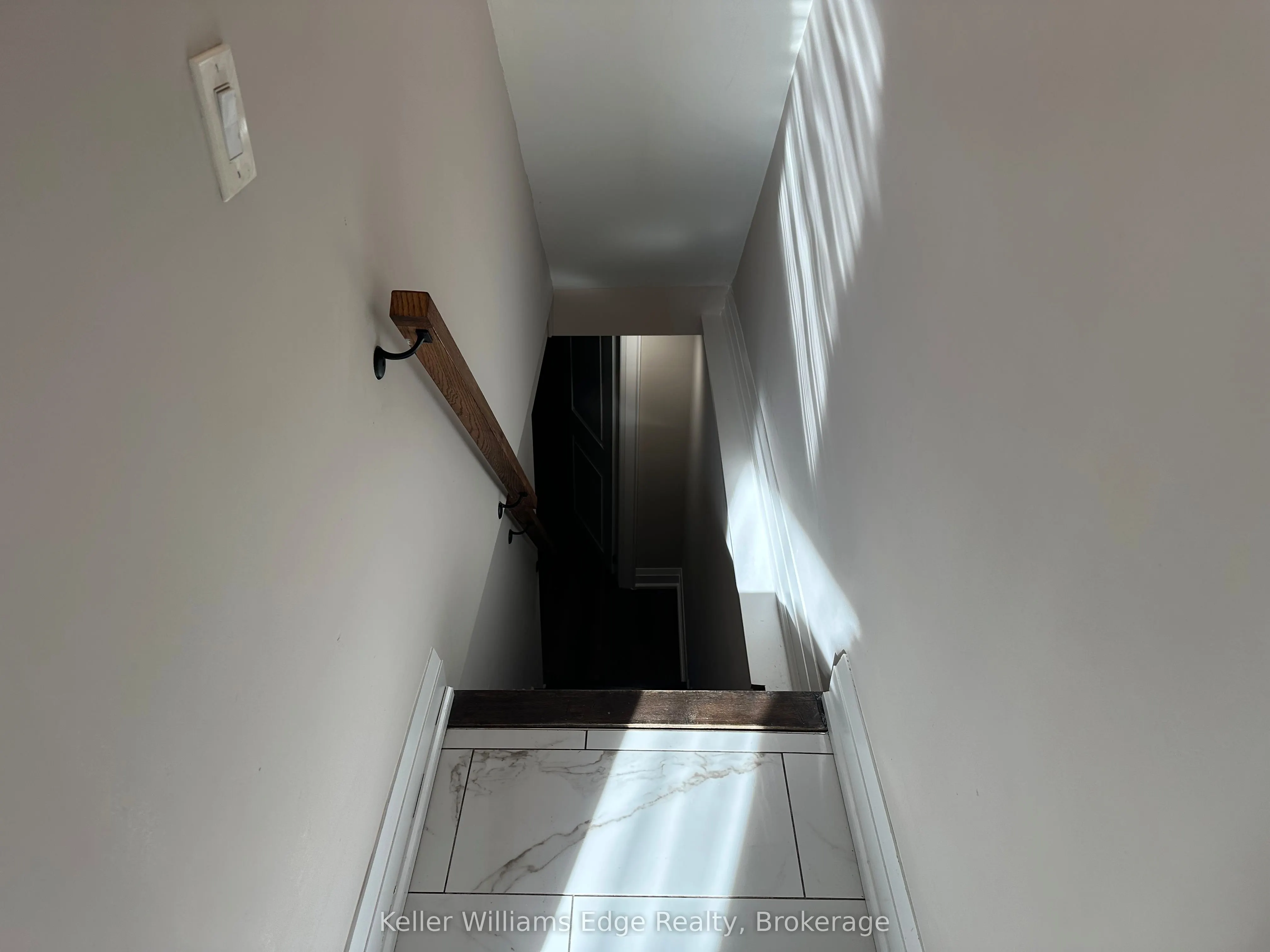 104 Rosslyn Avenue N, #1