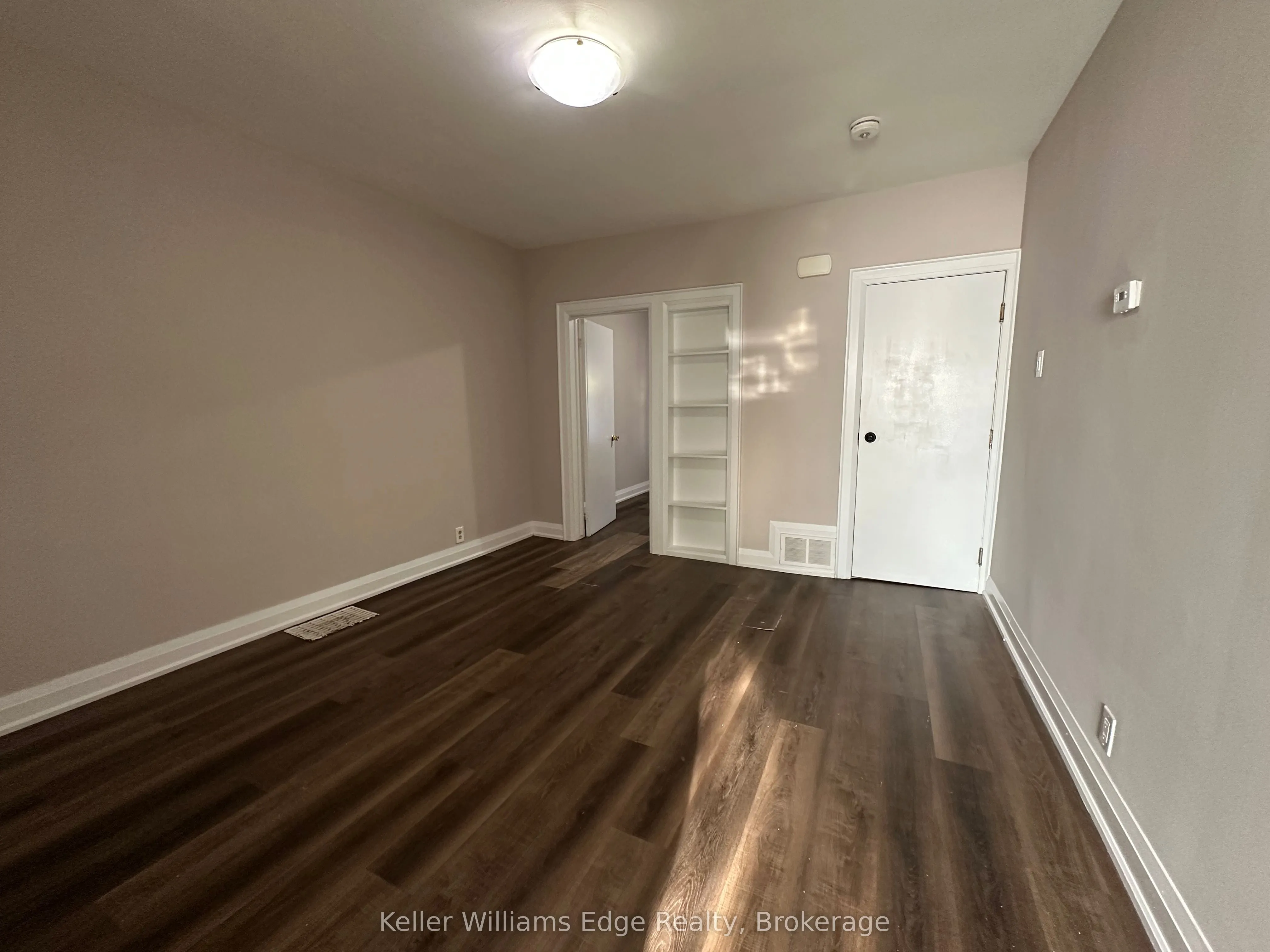 104 Rosslyn Avenue N, #1