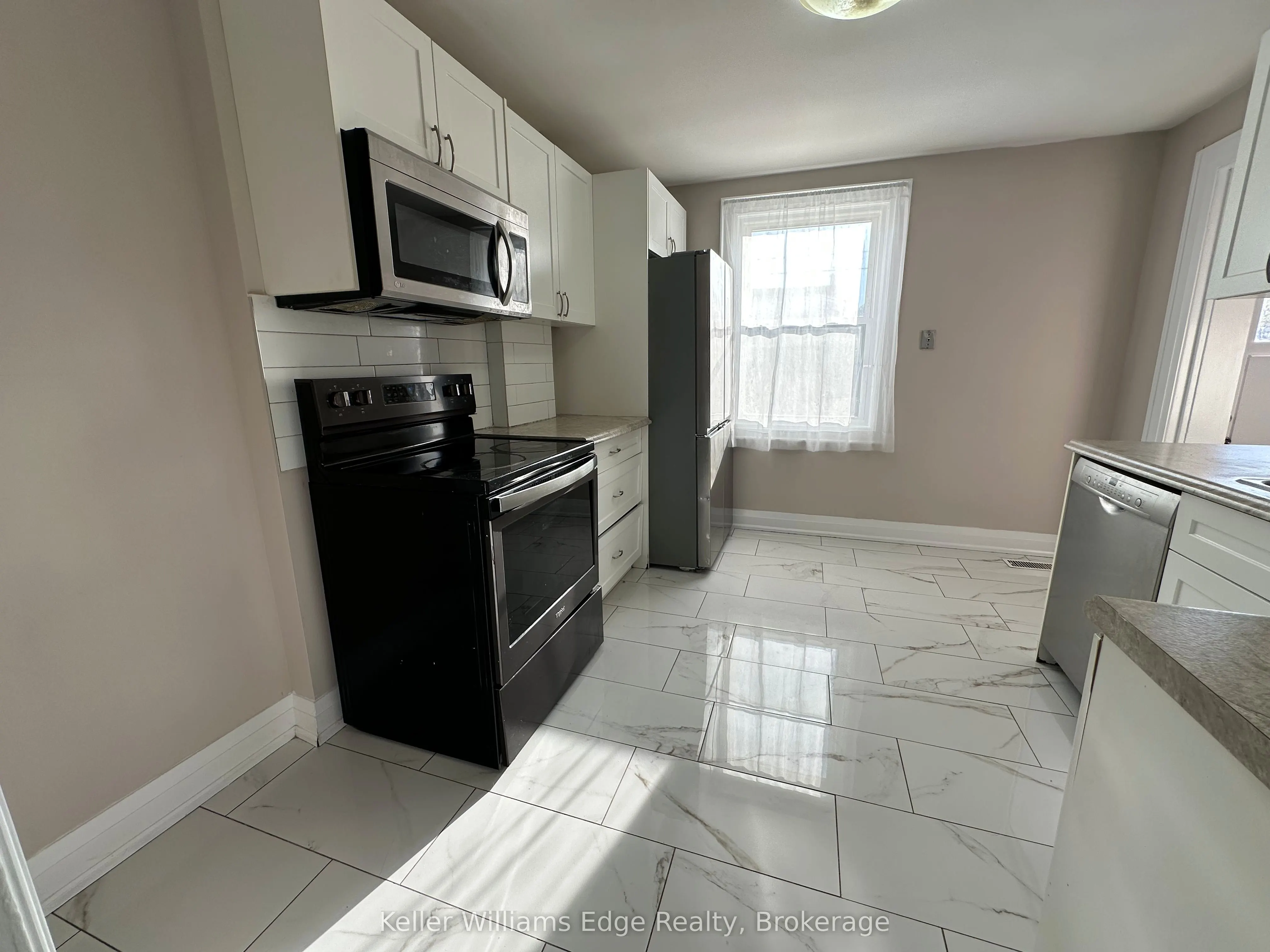 104 Rosslyn Avenue N, #1