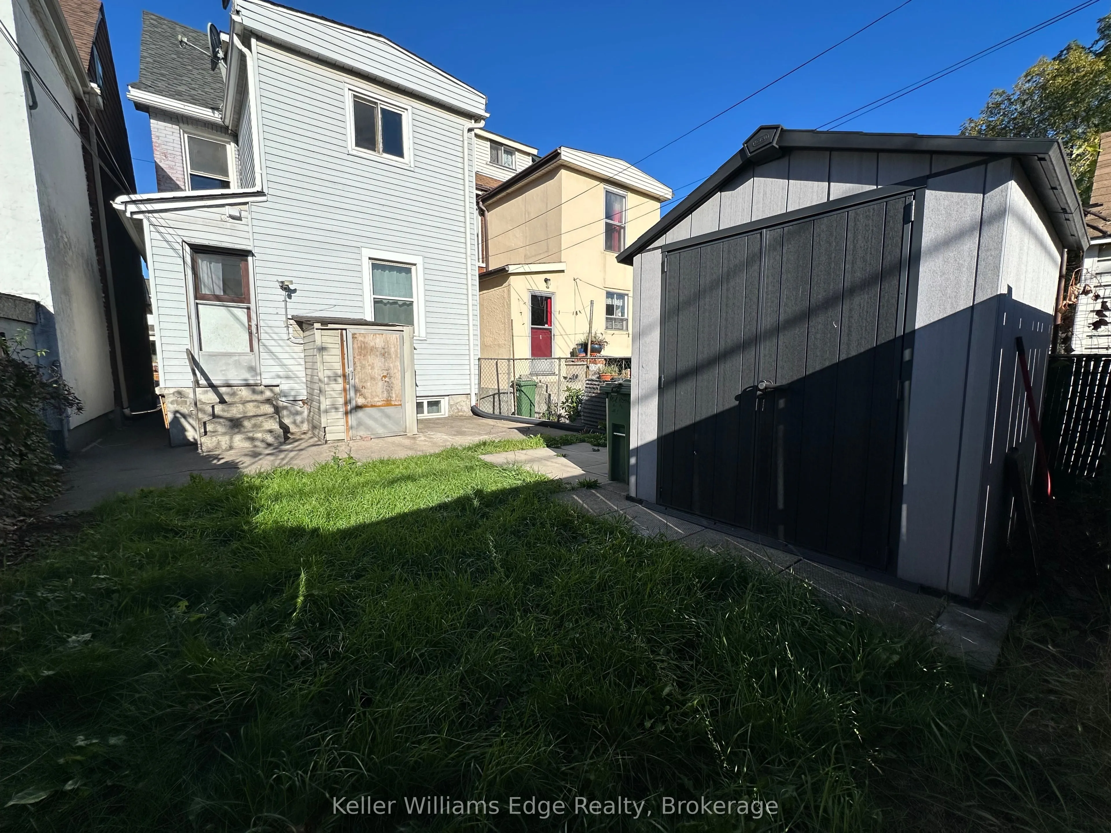 104 Rosslyn Avenue N, #1