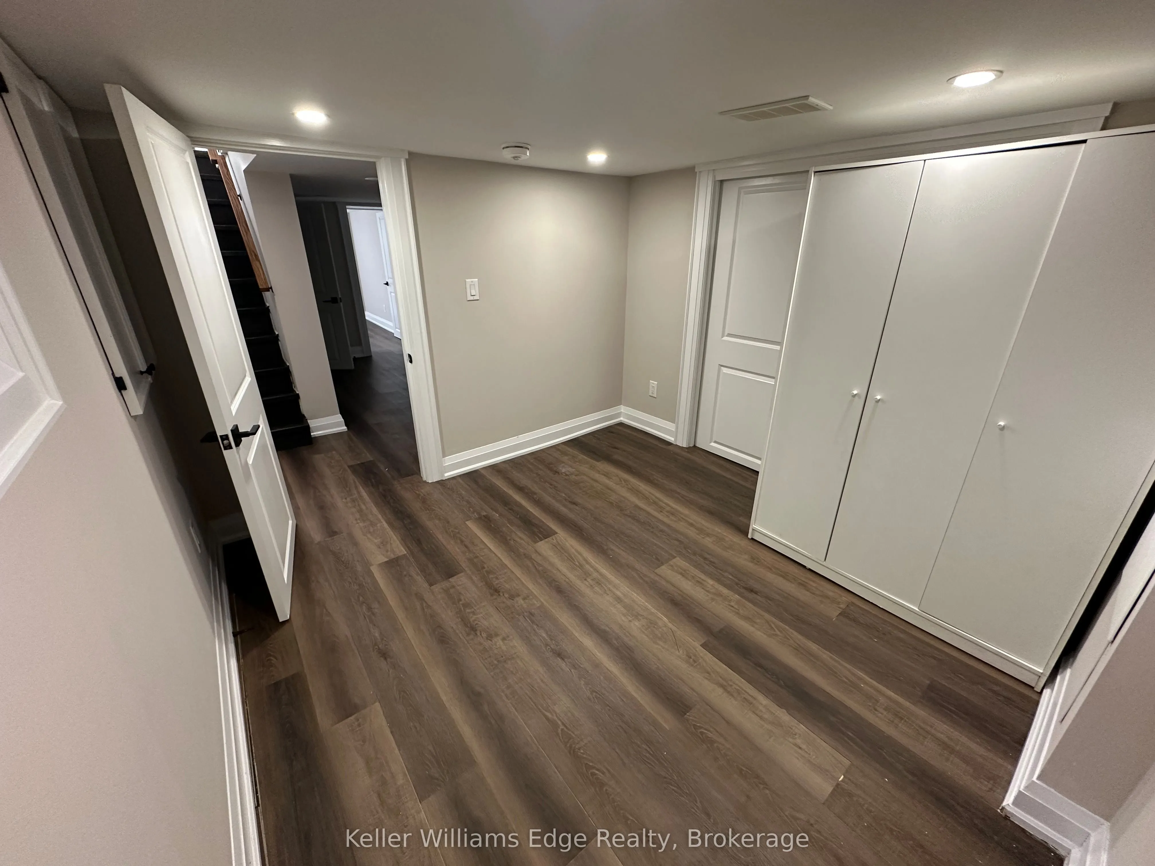 104 Rosslyn Avenue N, #1