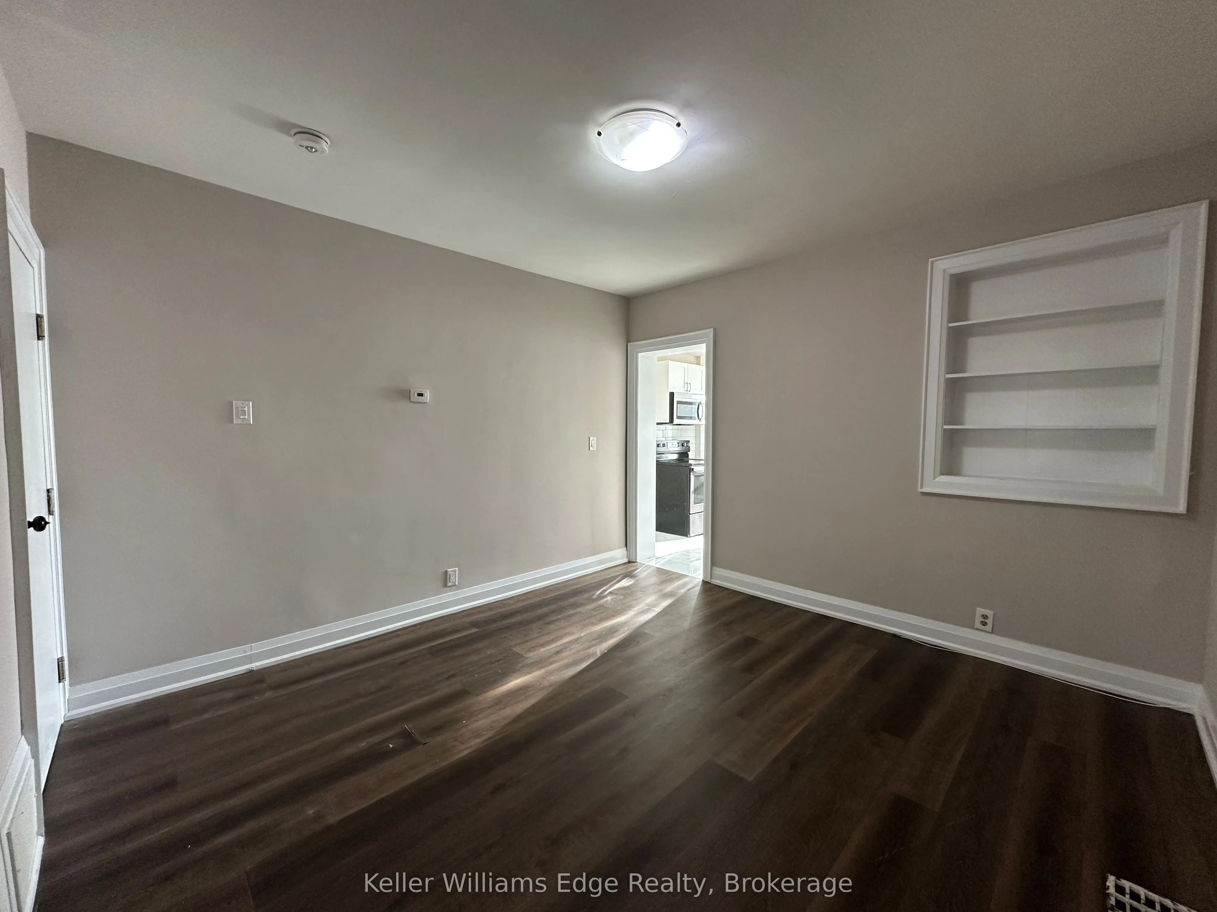 104 Rosslyn Avenue N, #1