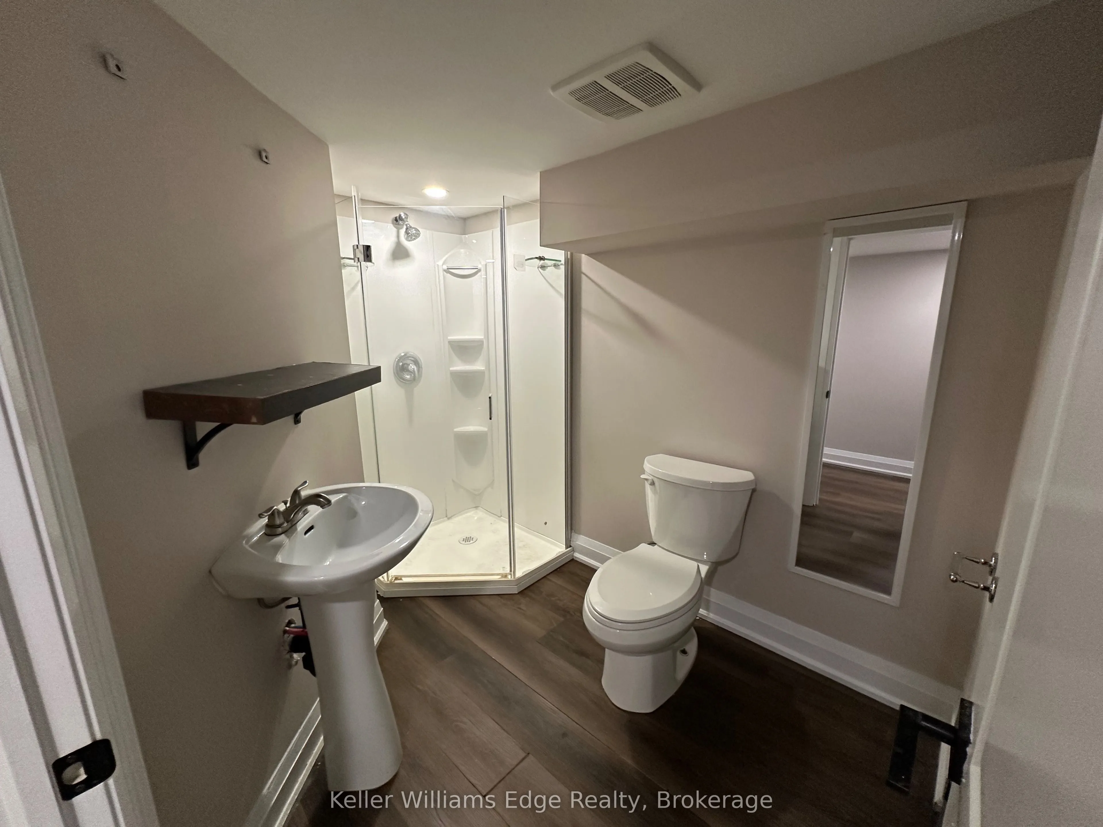 104 Rosslyn Avenue N, #1