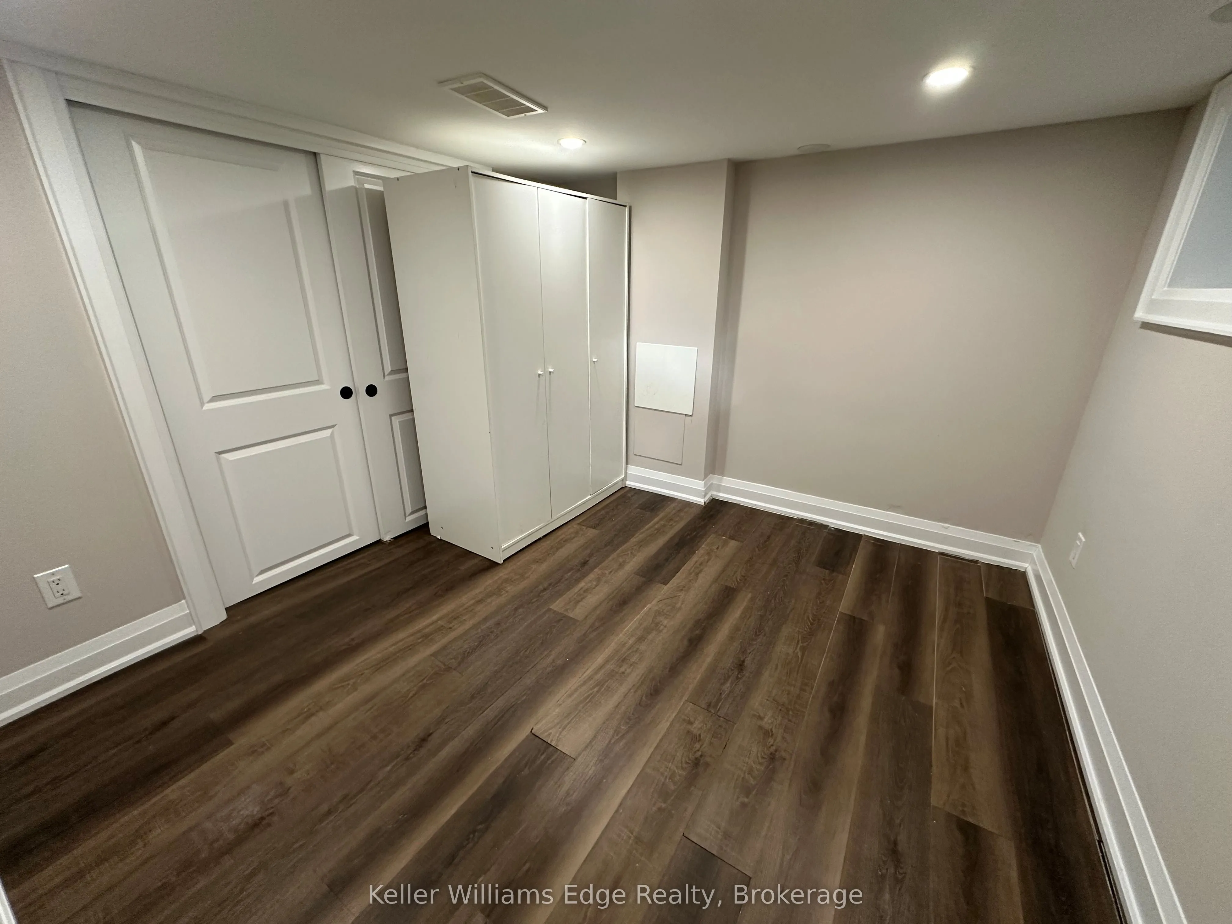 104 Rosslyn Avenue N, #1