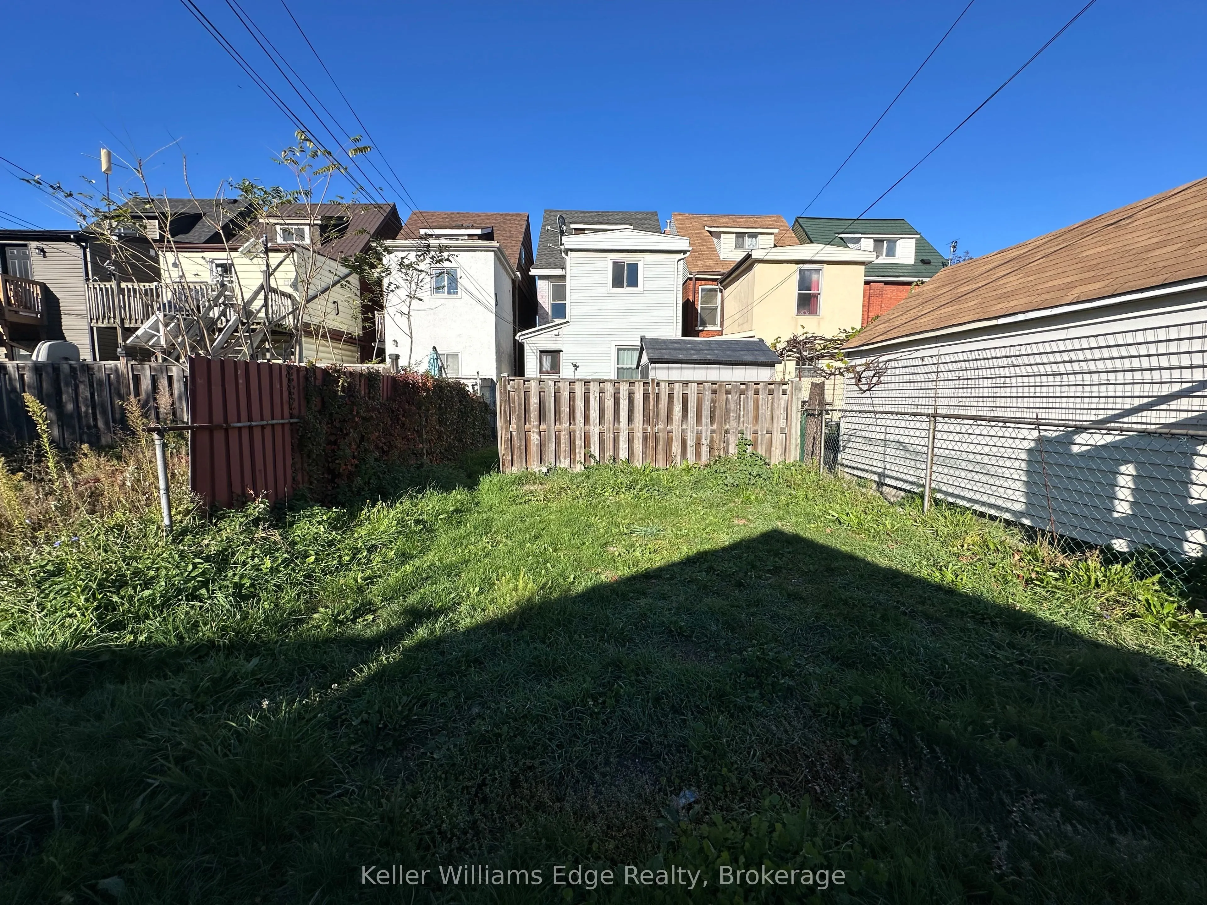 104 Rosslyn Avenue N, #1