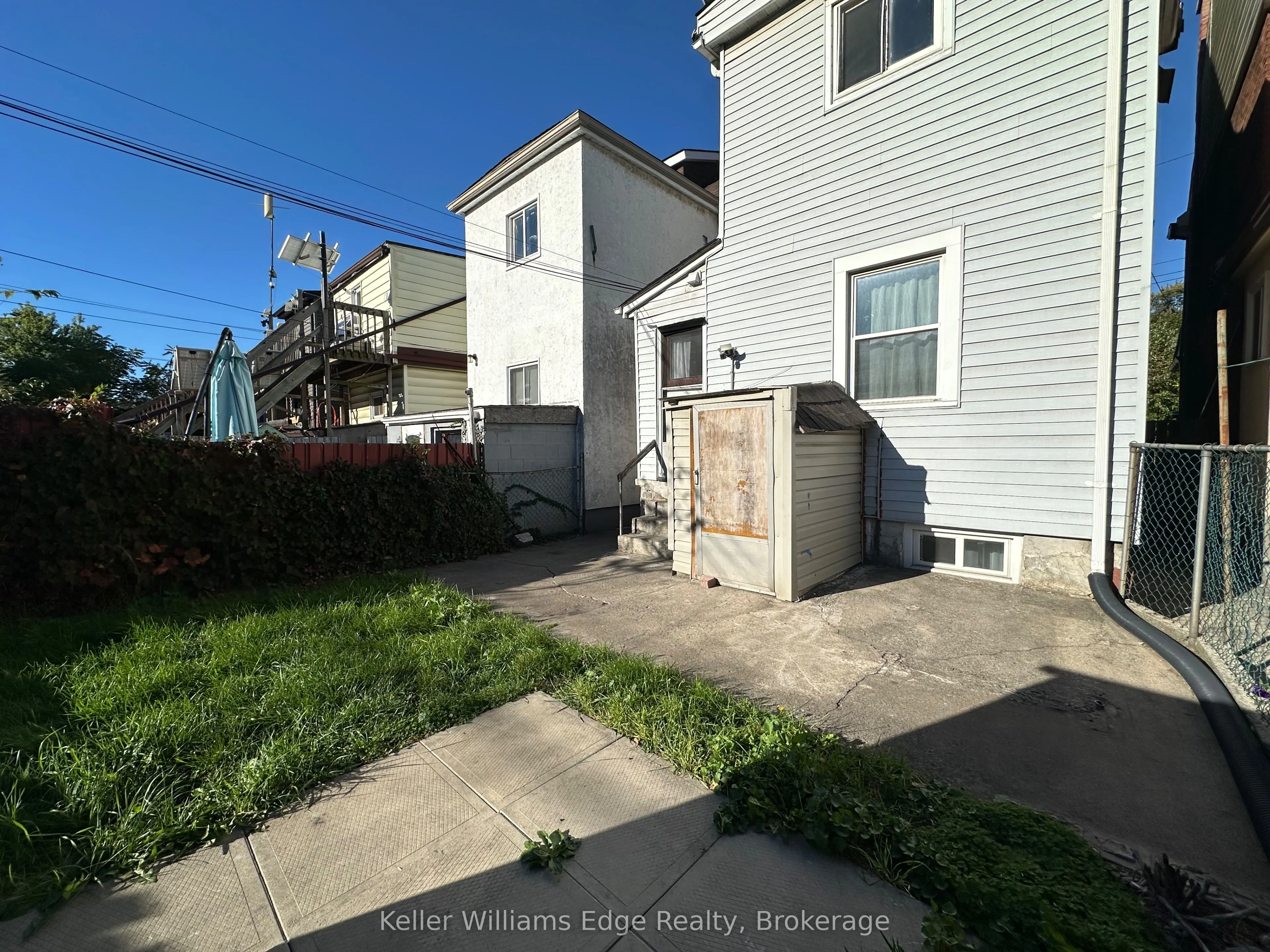 104 Rosslyn Avenue N, #1