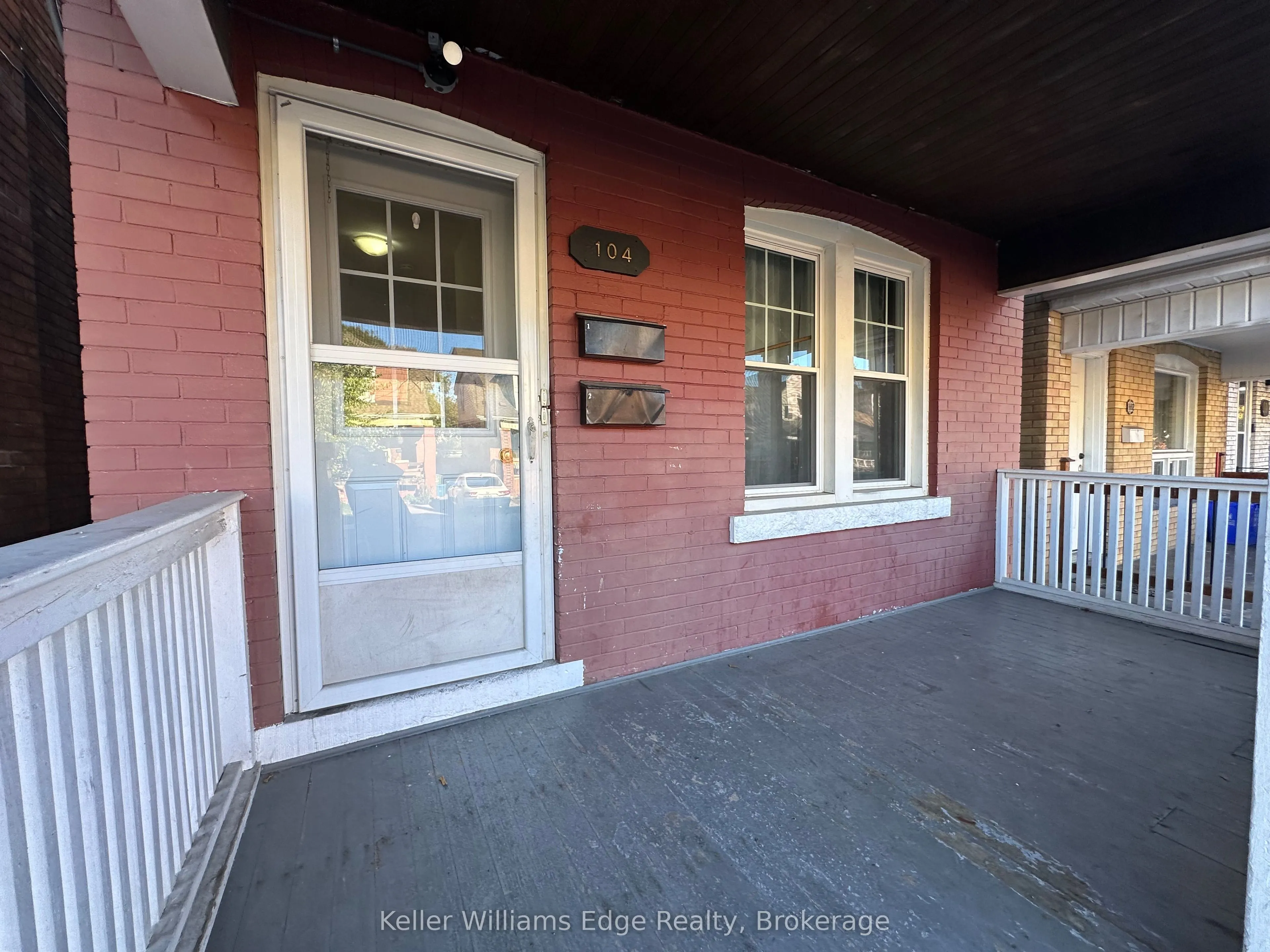 104 Rosslyn Avenue N, #1