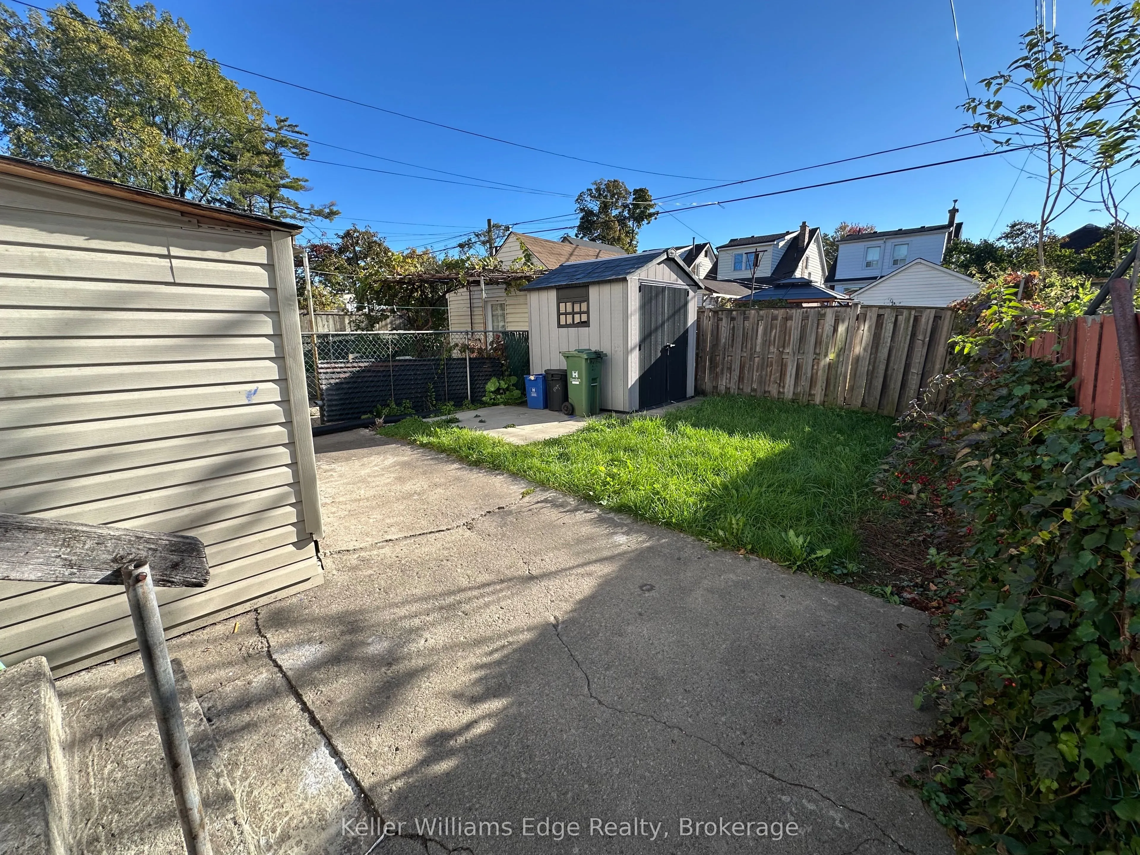 104 Rosslyn Avenue N, #1
