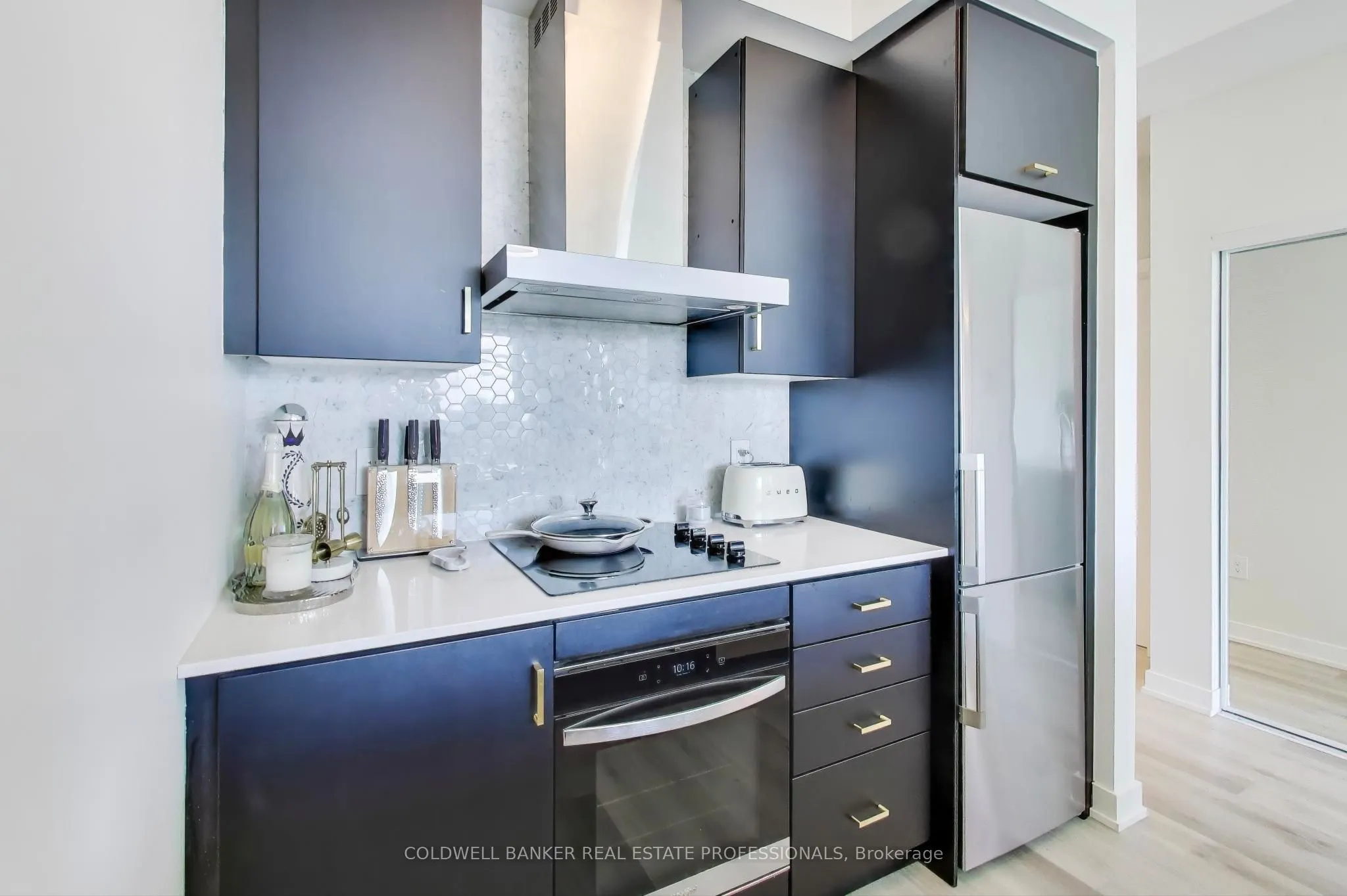 600 North Service Road, #602