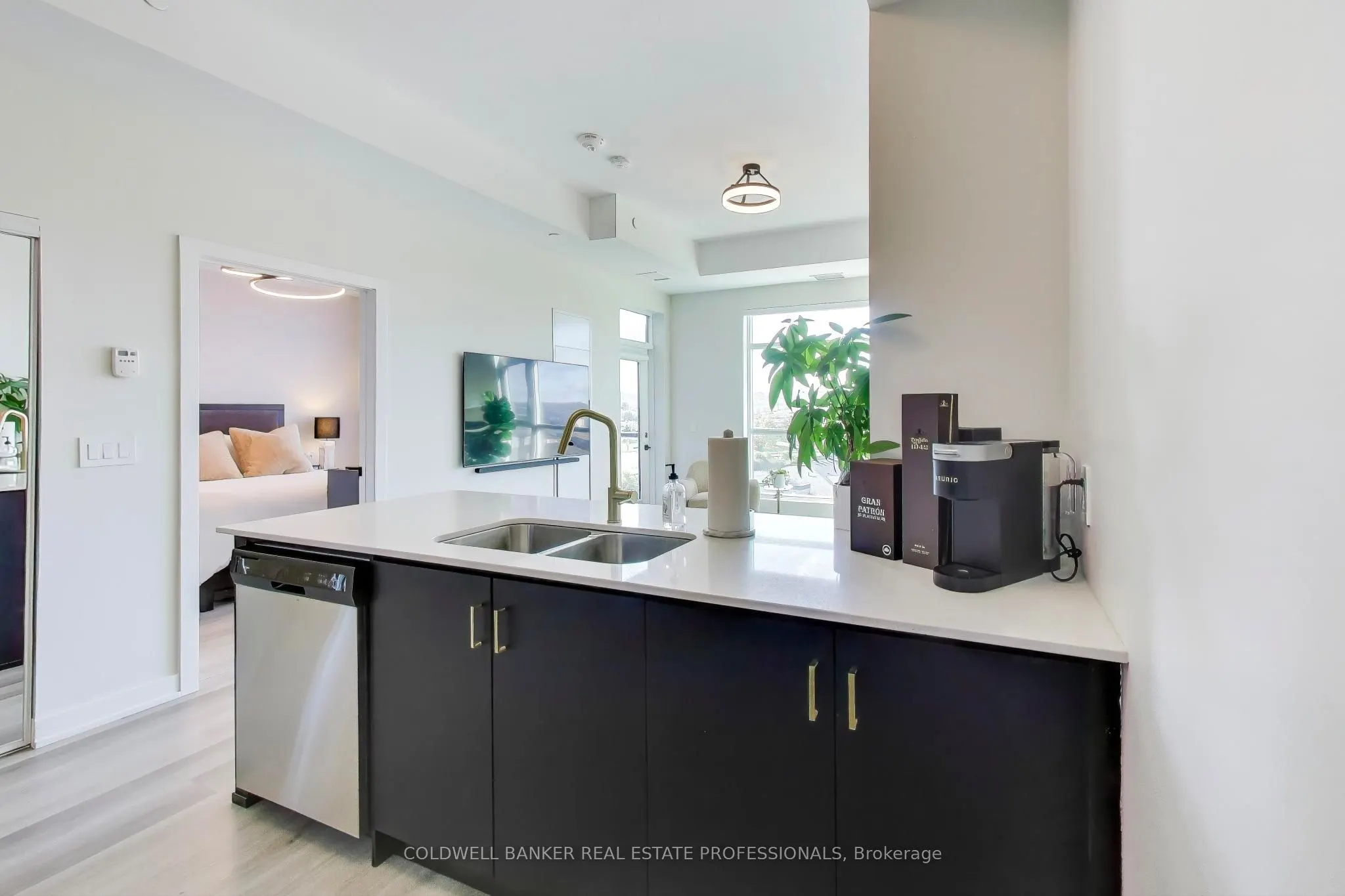 600 North Service Road, #602