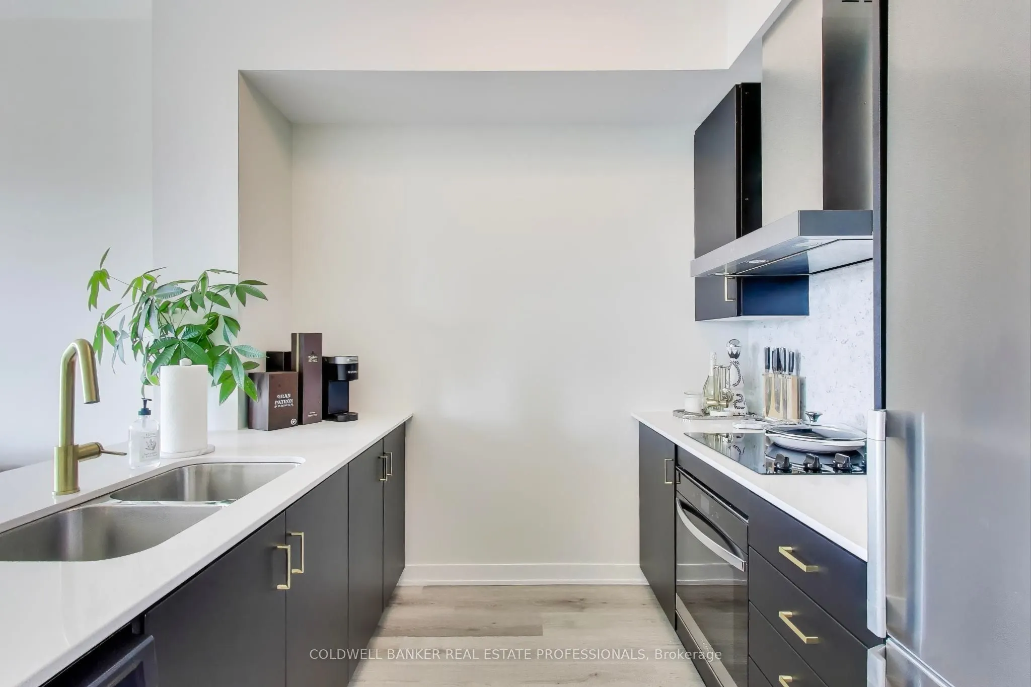 600 North Service Road, #602