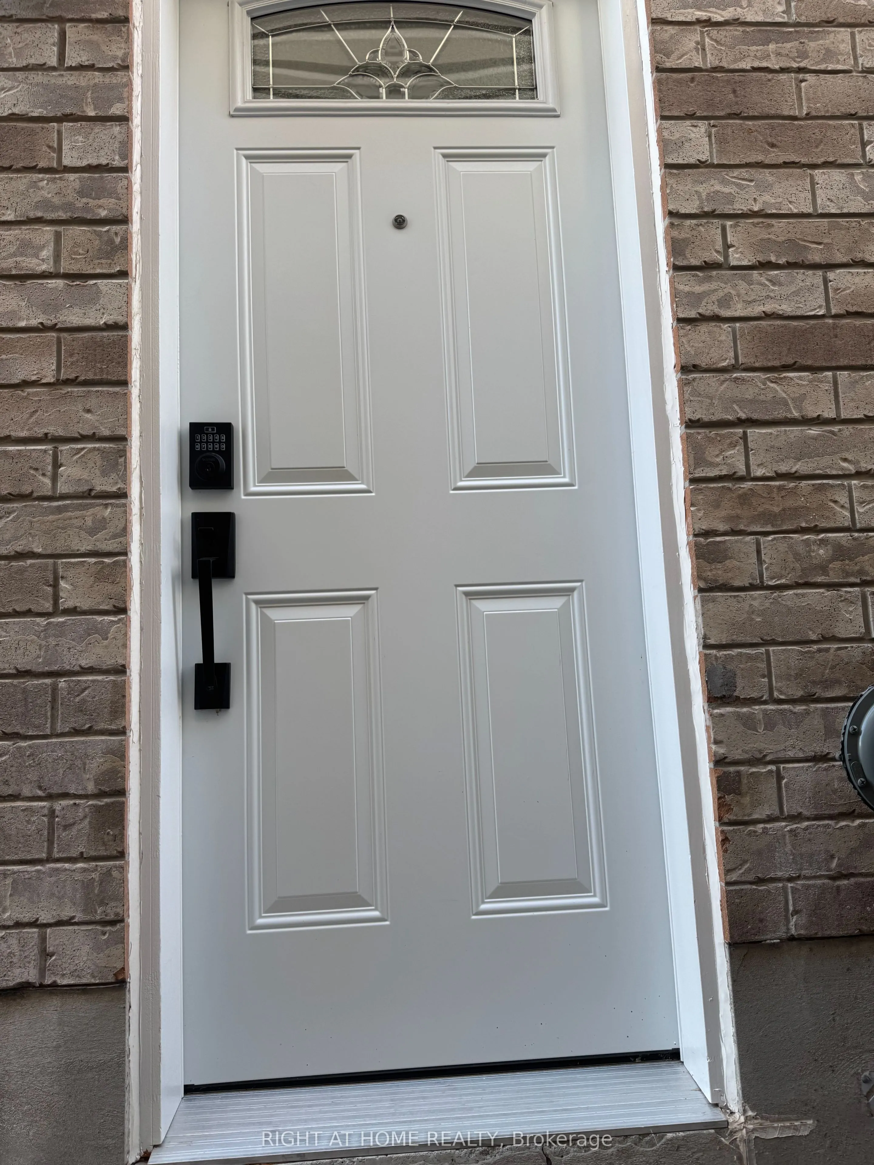 174 CURZON Crescent, #LOWER