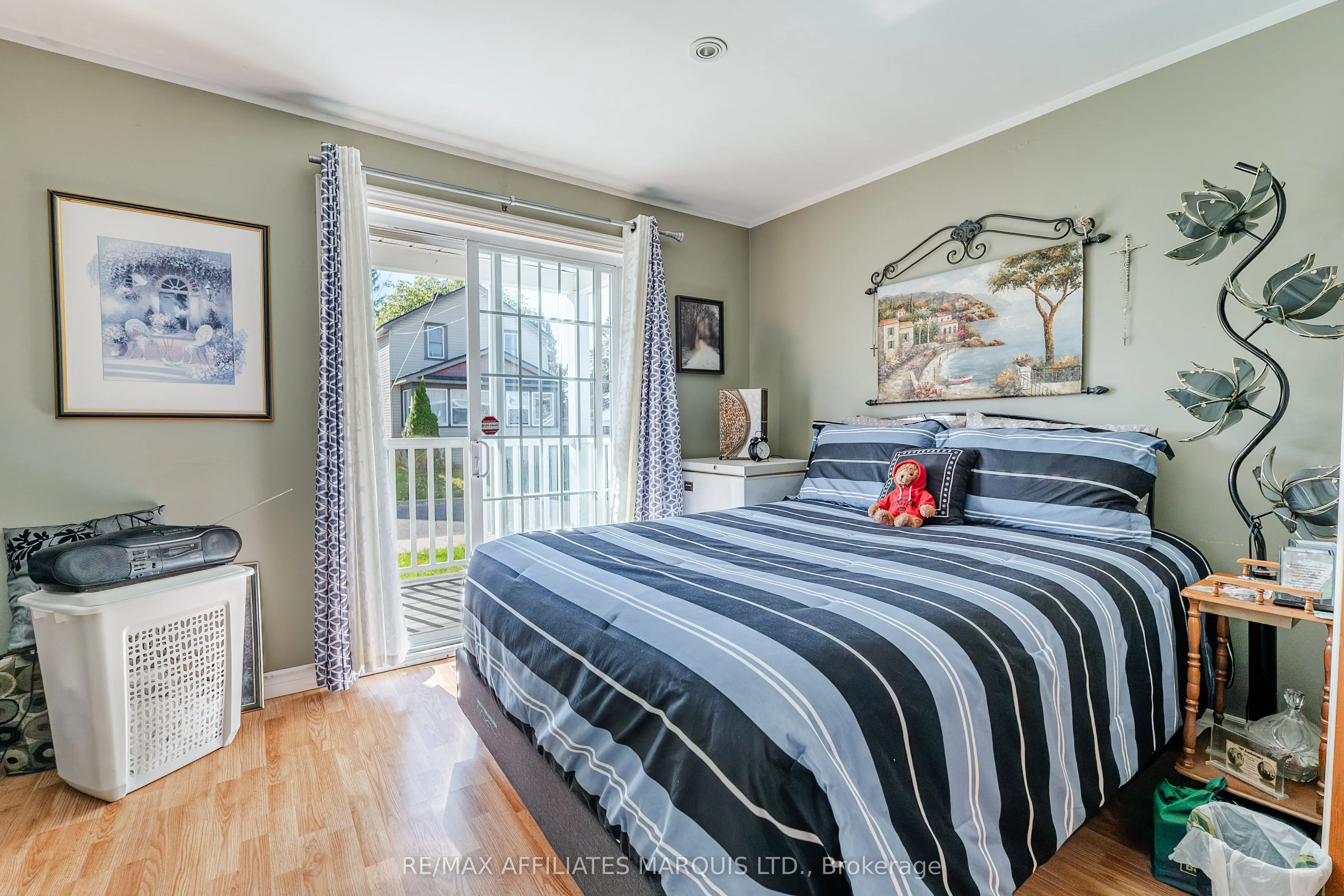 311 Sixth Street E