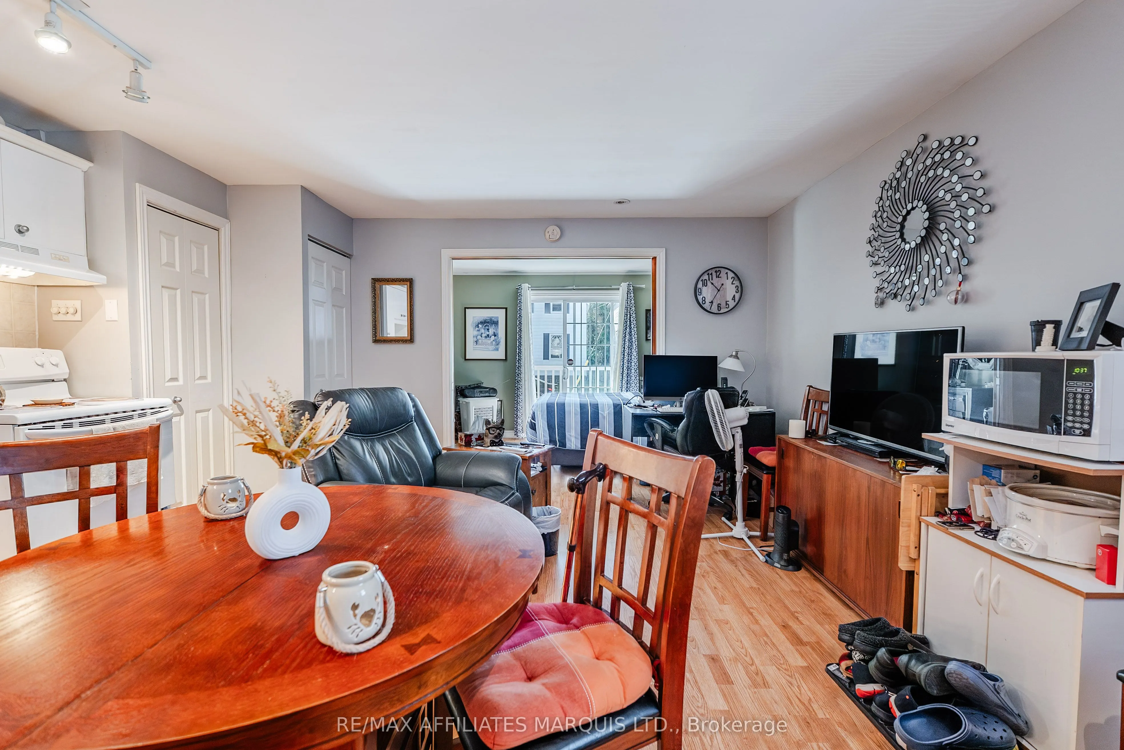 311 Sixth Street E