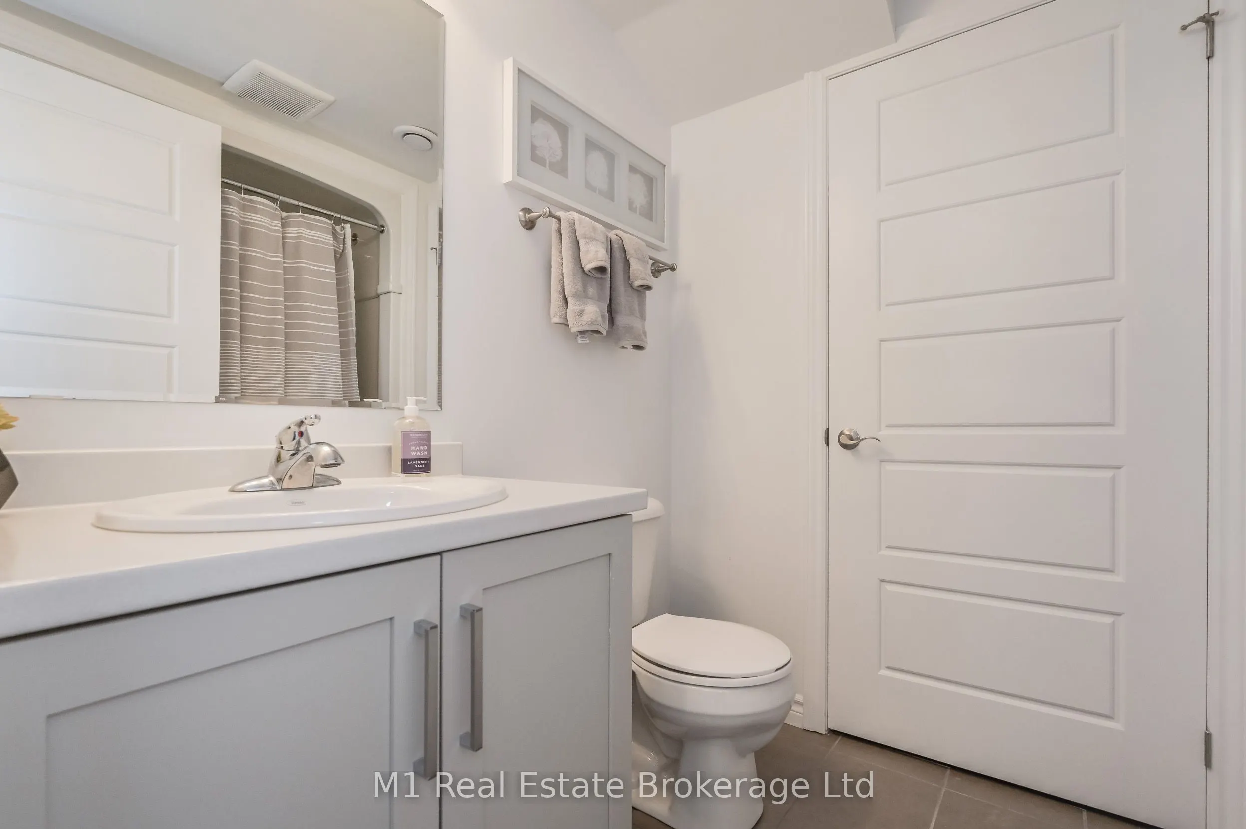 898D Gzowski Street, #Lower Unit