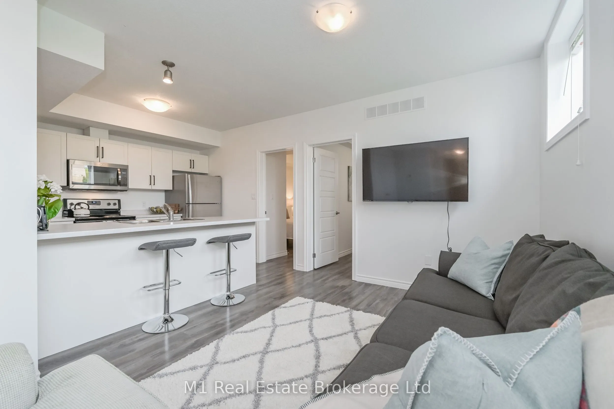 898D Gzowski Street, #Lower Unit
