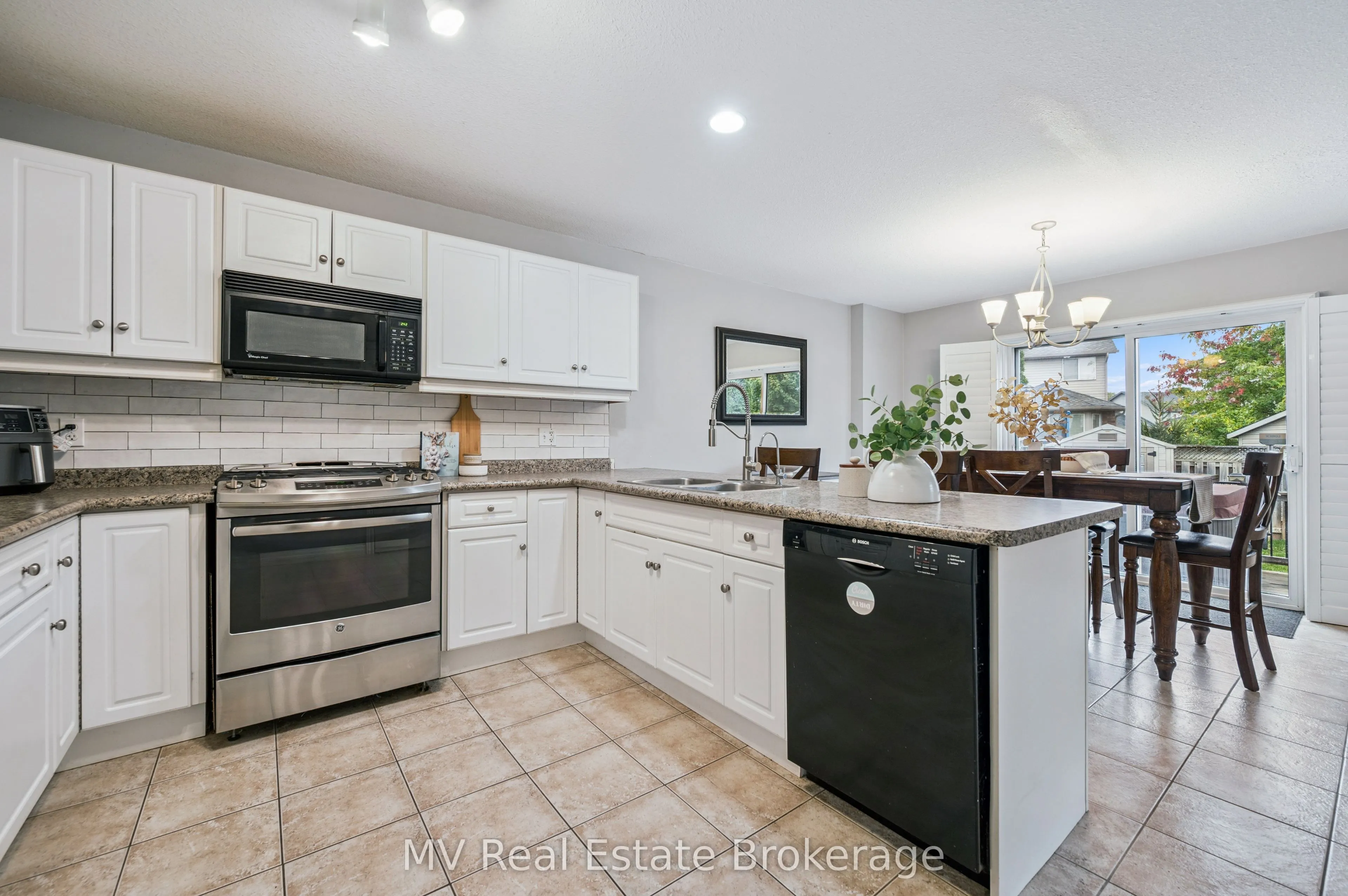 539 Black Street