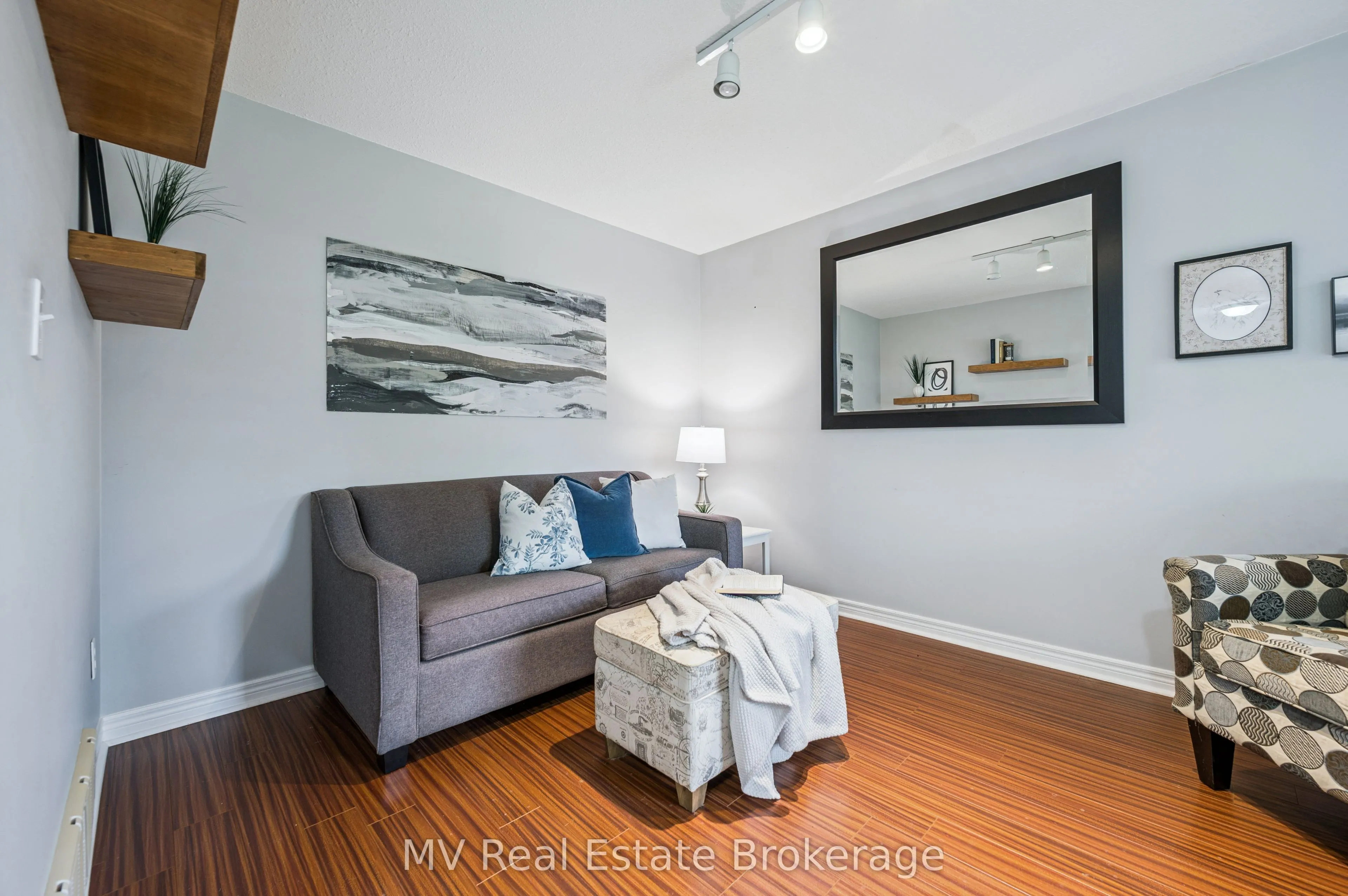 539 Black Street