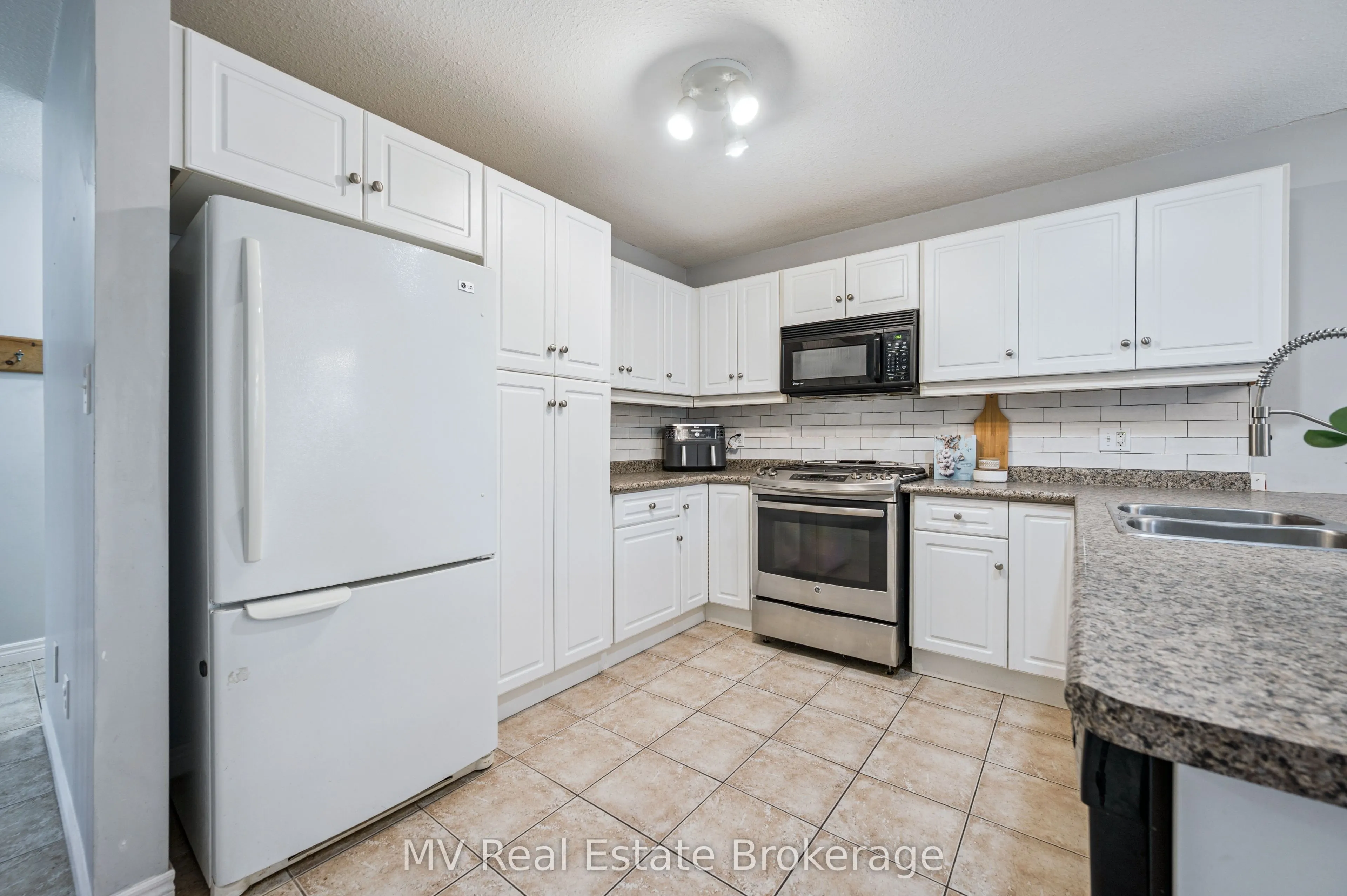 539 Black Street