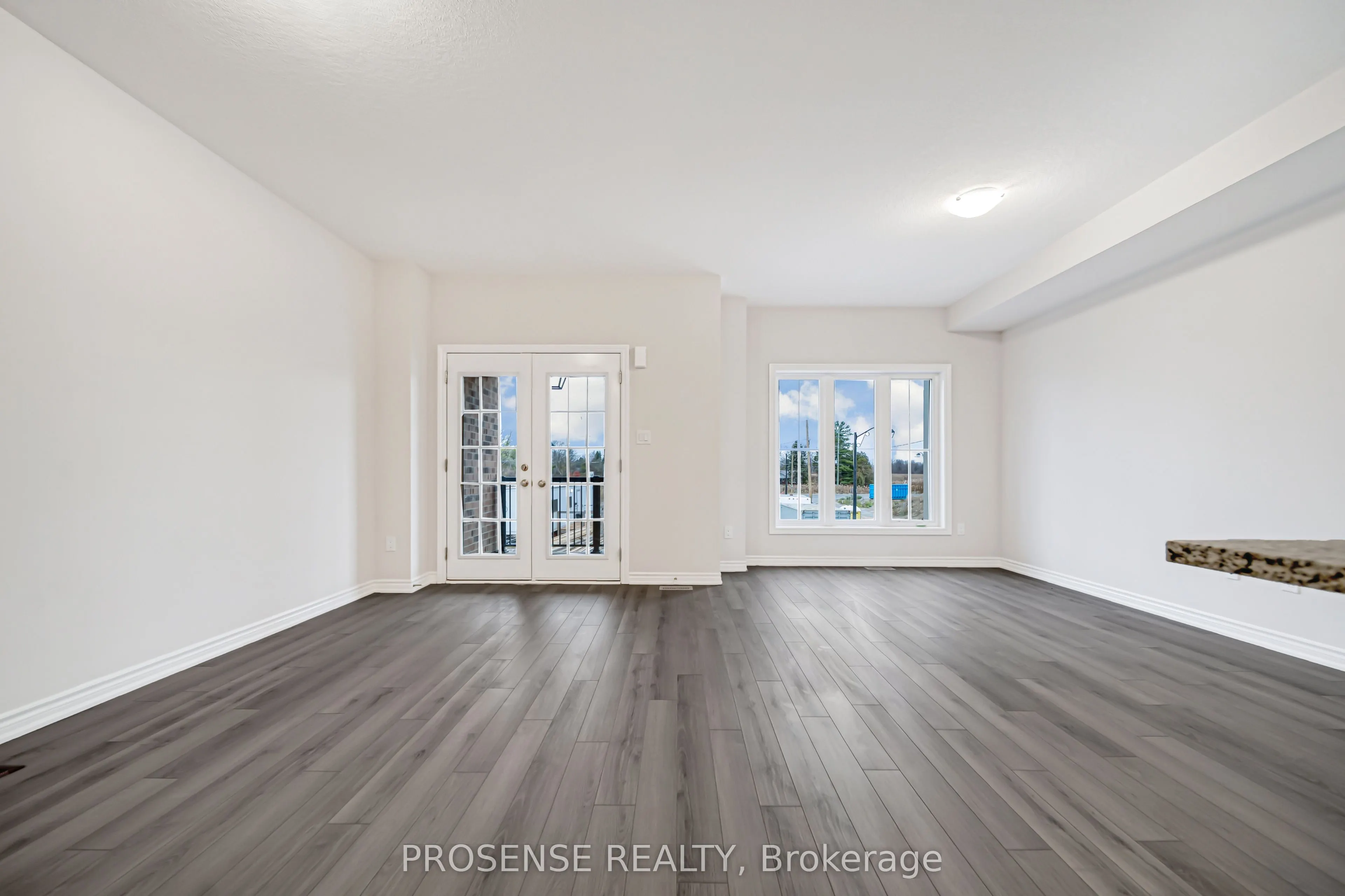 677 Park Road N, #124