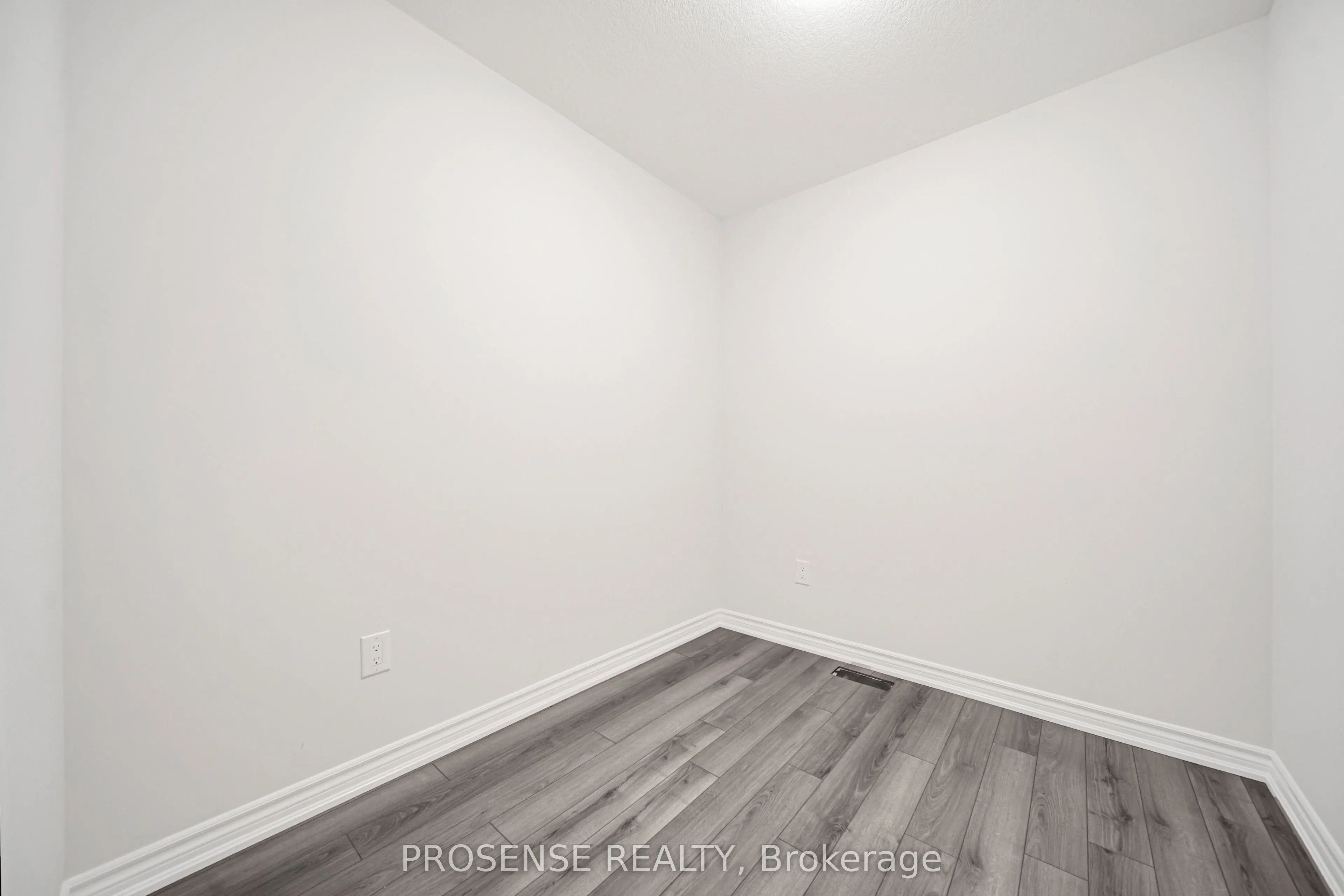 677 Park Road N, #124