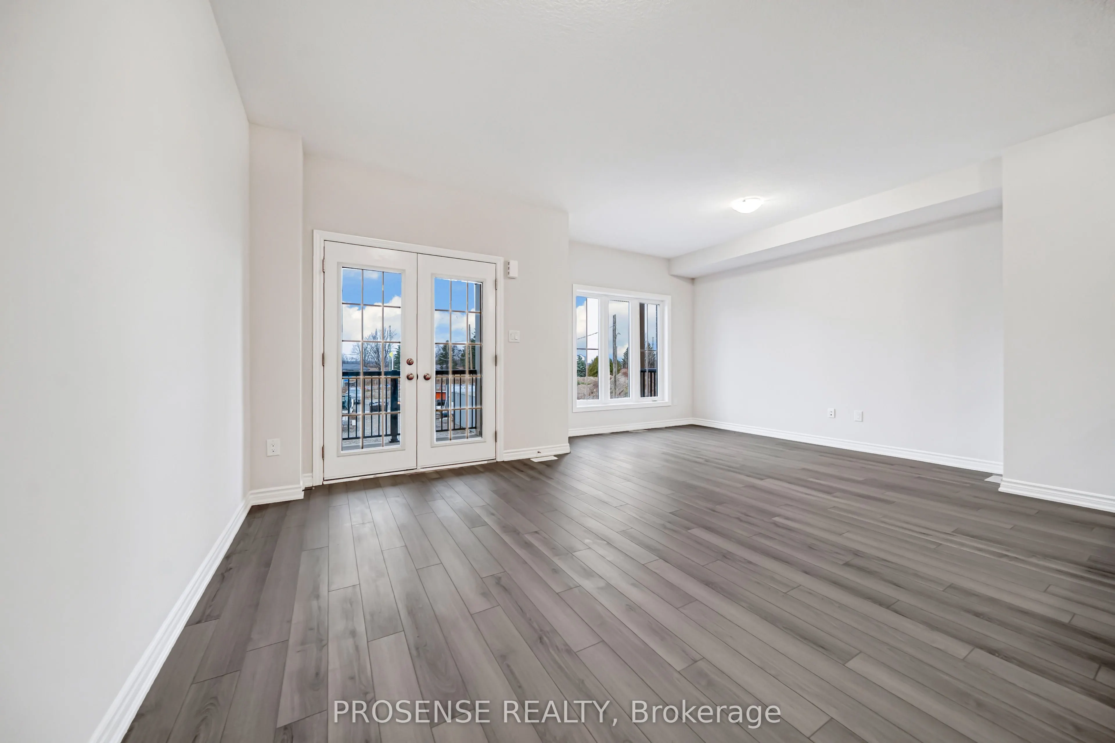 677 Park Road N, #124