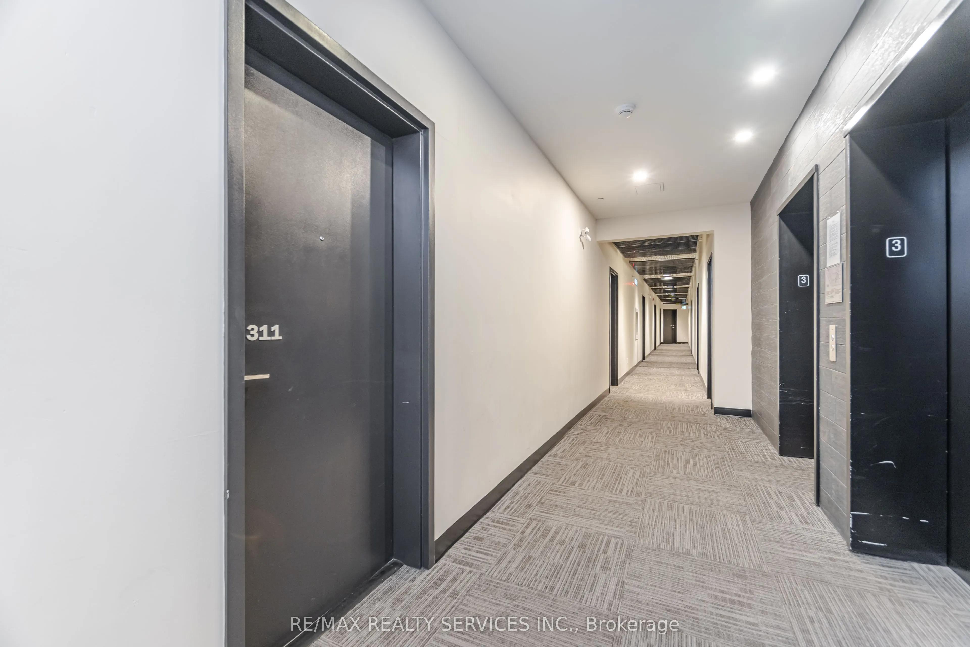 690 King Street W, #311
