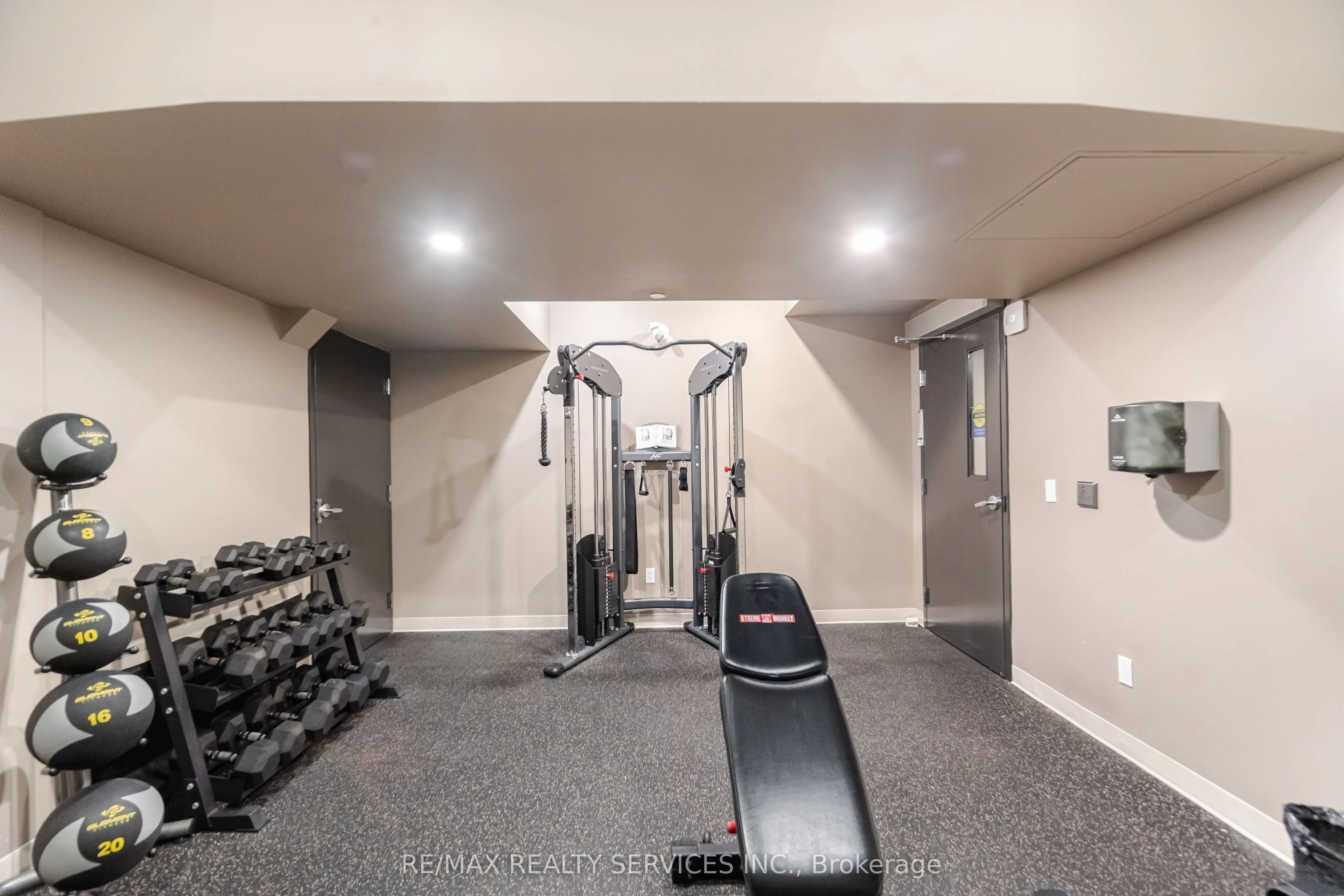 690 King Street W, #311