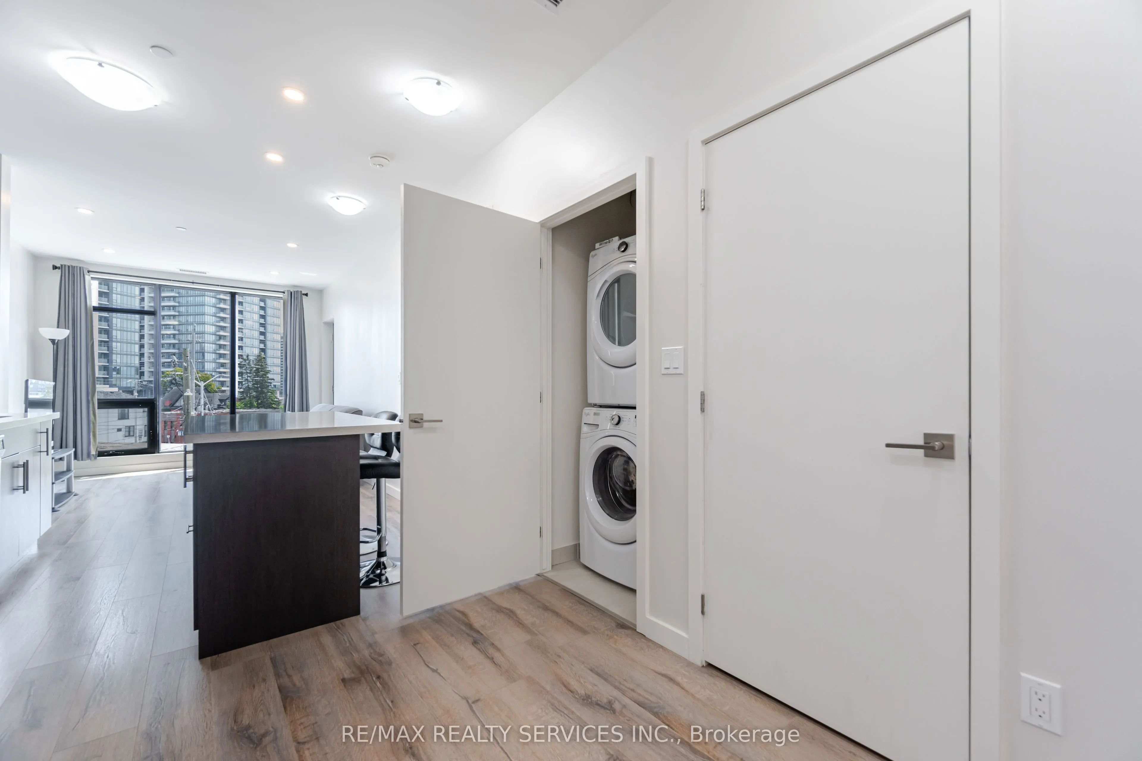690 King Street W, #311