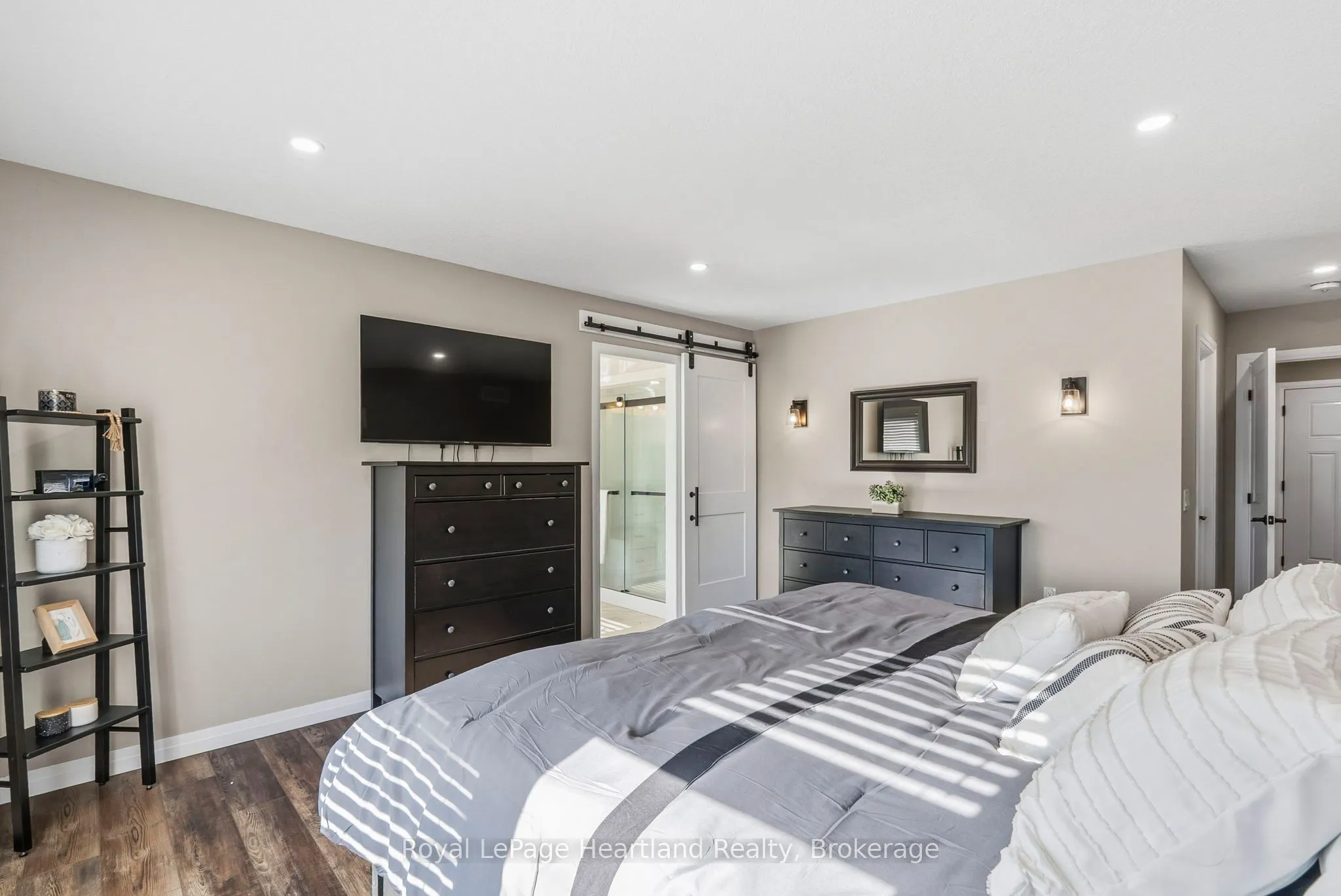 18 MINTO Street S