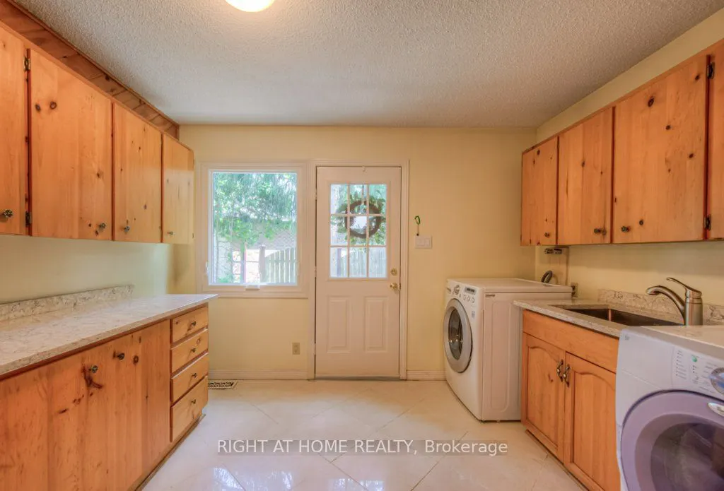 17 Post Horn Place